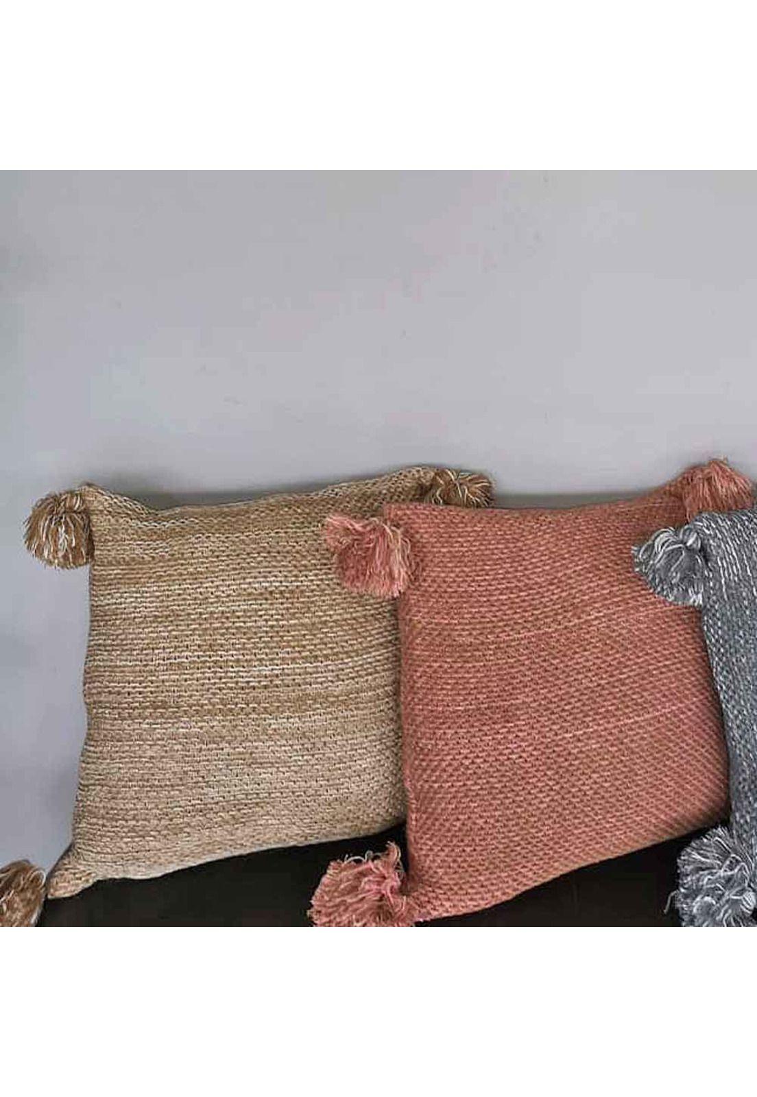 Cojín Pompones Café 45x45 -1