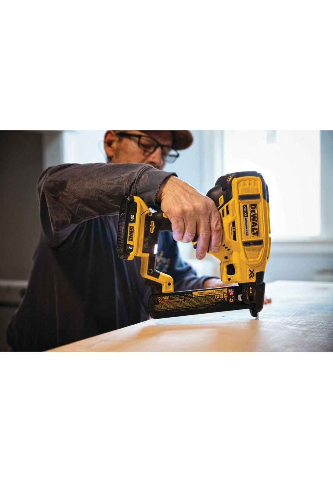 Engrapadora De Corona Angosta 20V Sin Batería   Dcn681B  Dewalt-1