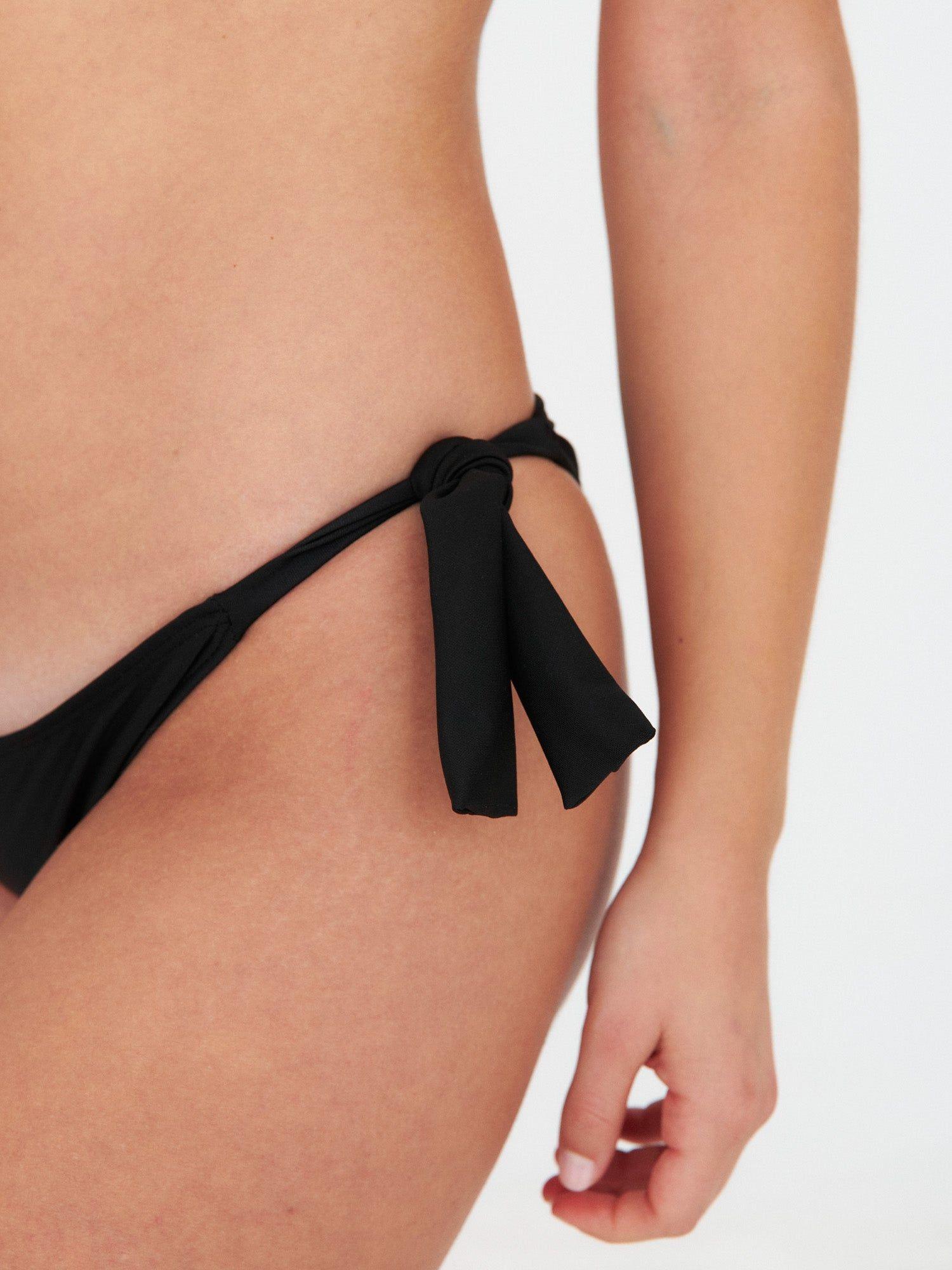Daikiri Bottom de Bikini Mujer Negro Liso Culote Lazo Ajustable Protección UV 50+-4