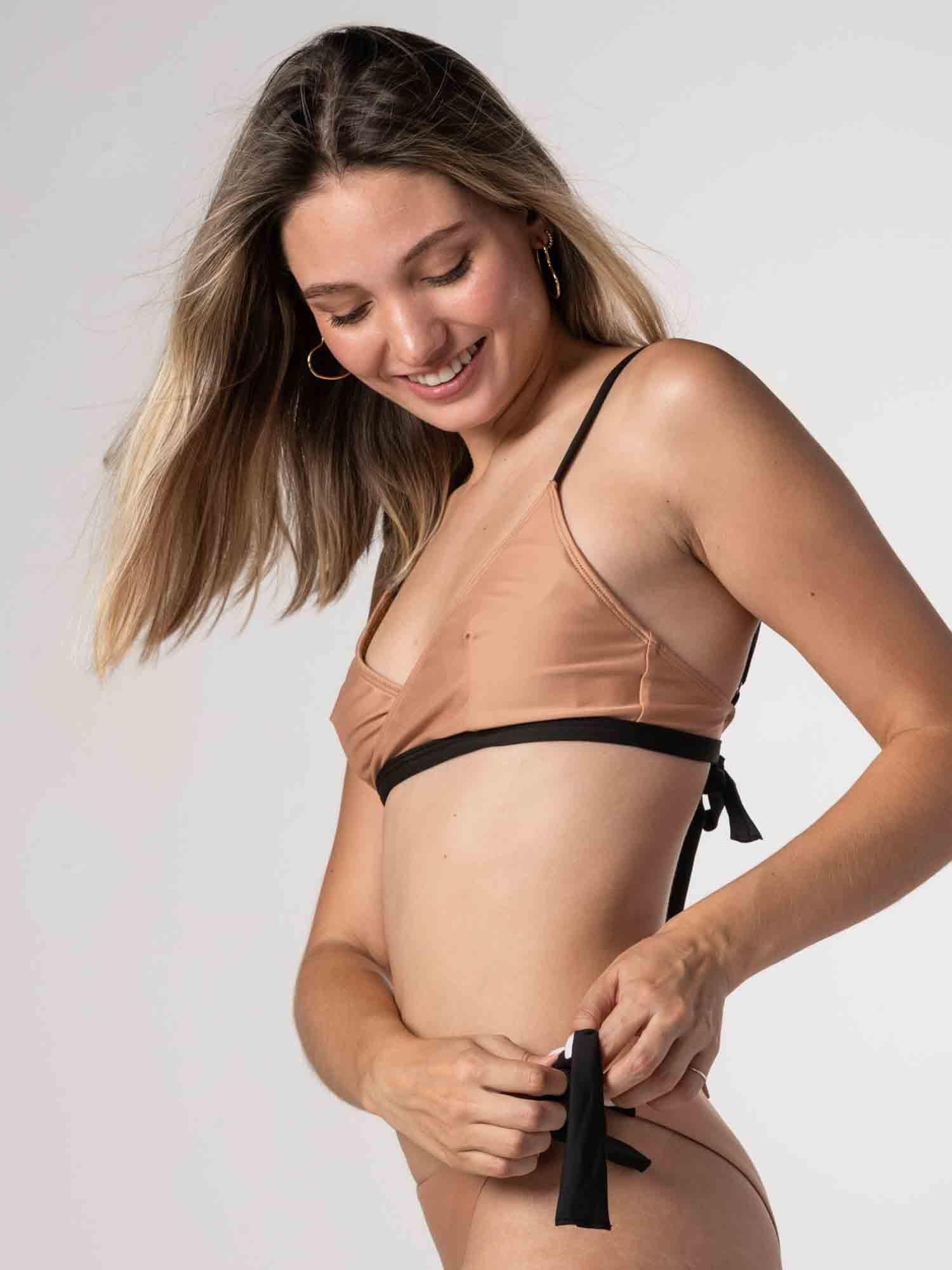 Top de Bikini Daikiri Mujer Triángulo Cruzado Cafe con Negro Protección UV50+-3