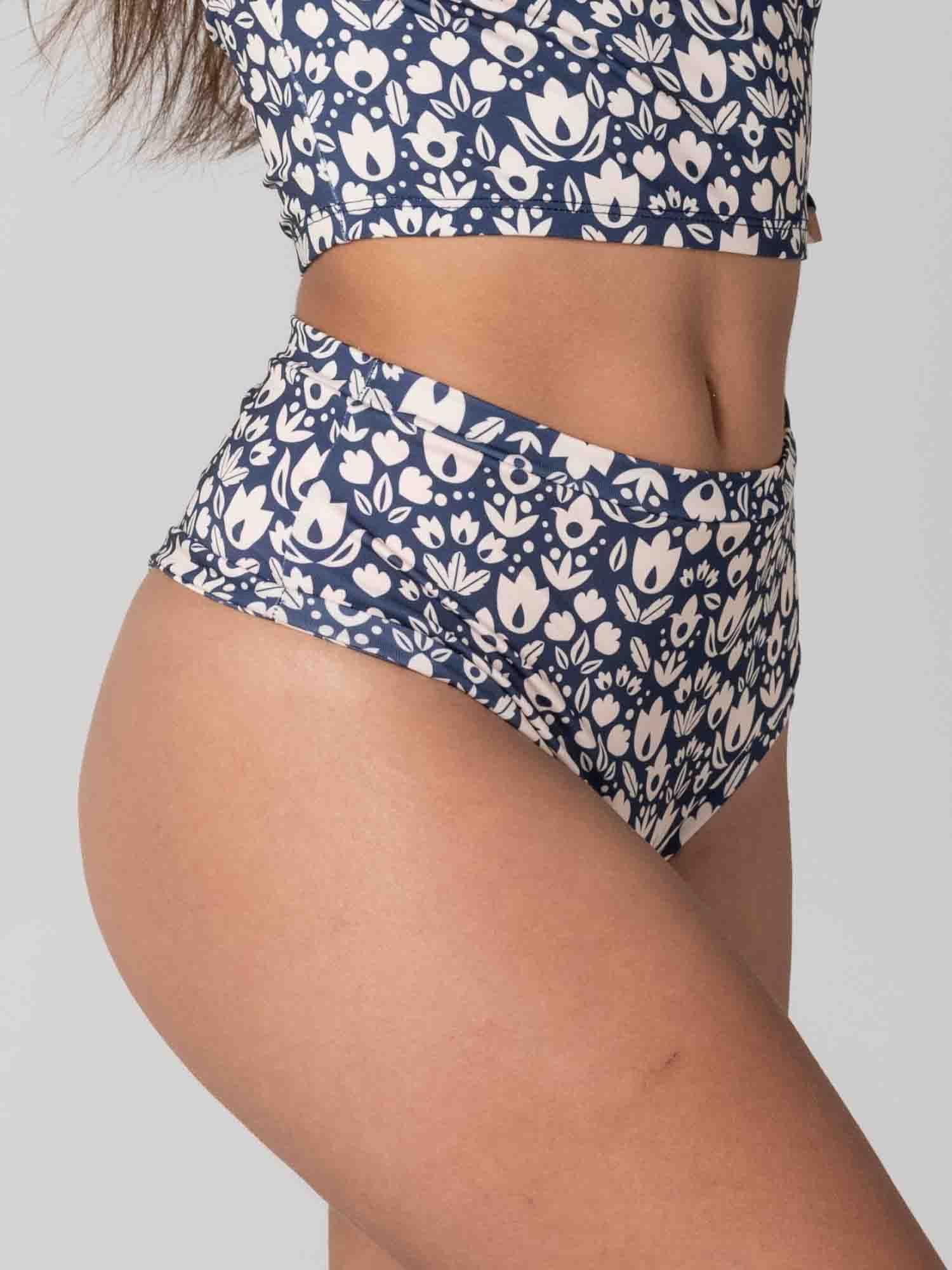 Bottom de Bikini Daikiri Mujer Calzón Tiro Alto Sin Elasticos Floral Marino Crema Protección UV50+-4