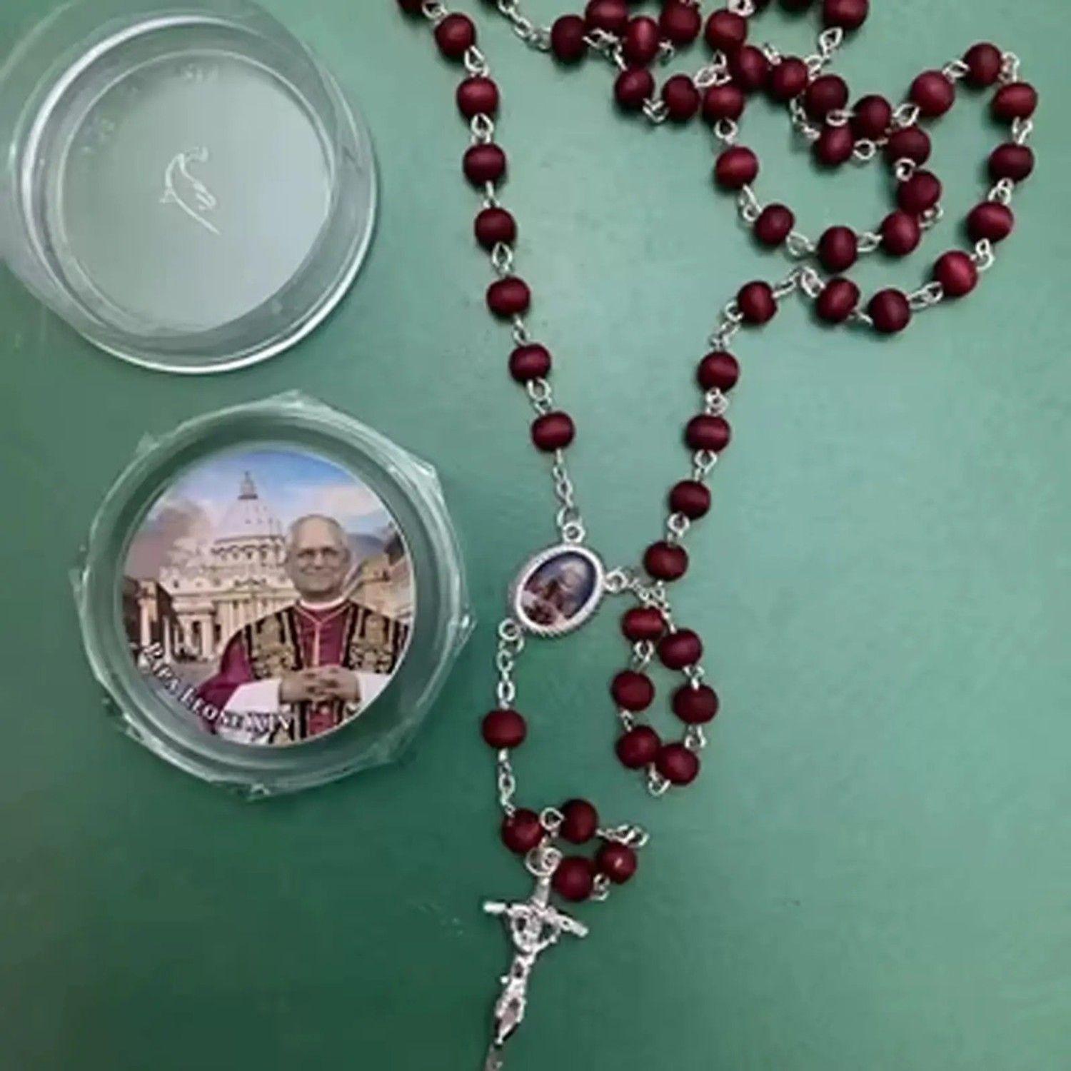 Rosario Conmemorativo Papa León Xiv Perfumado-3