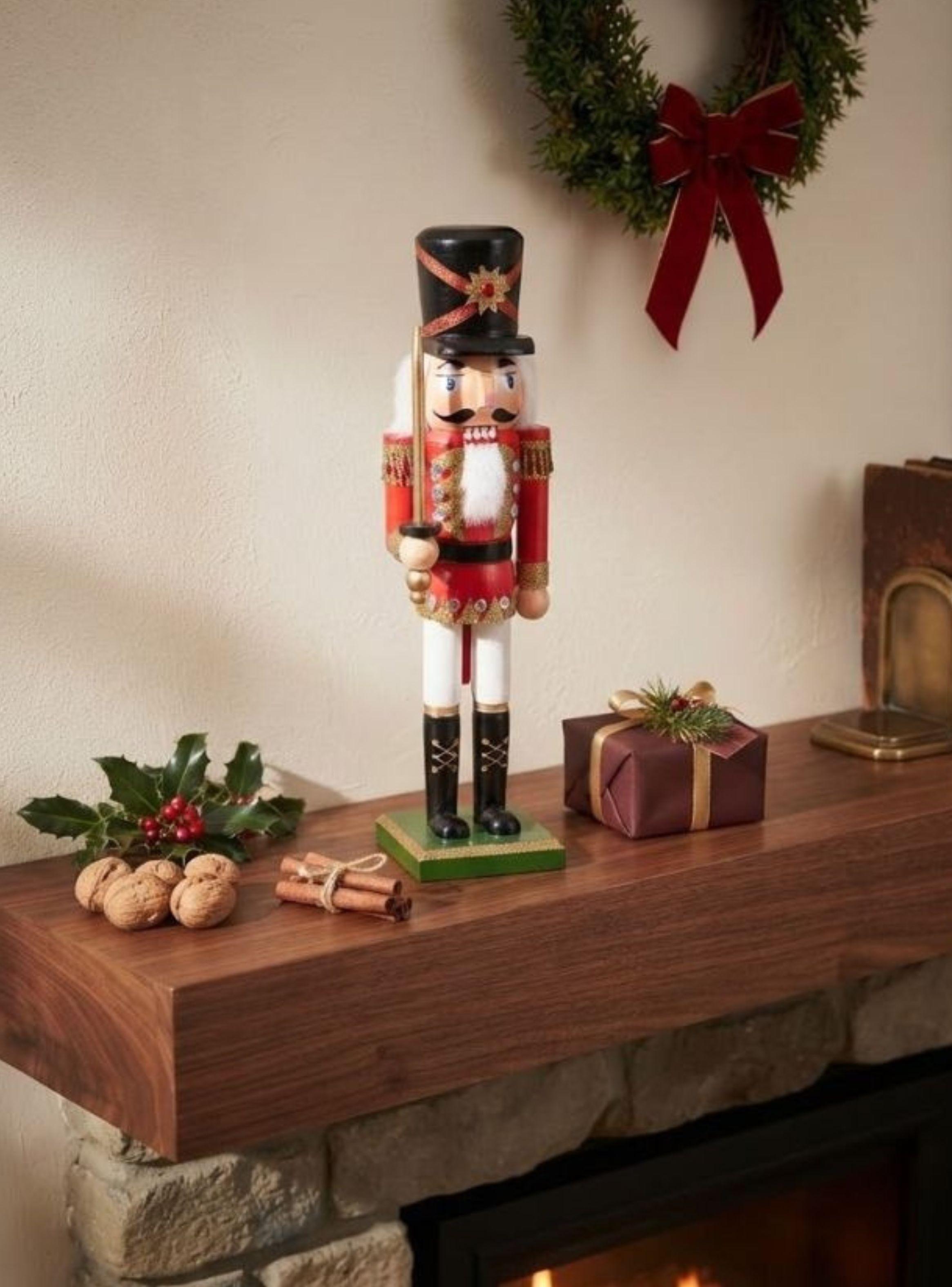 Cascanueces Navideño De Madera Soldado Espada 39cm-2