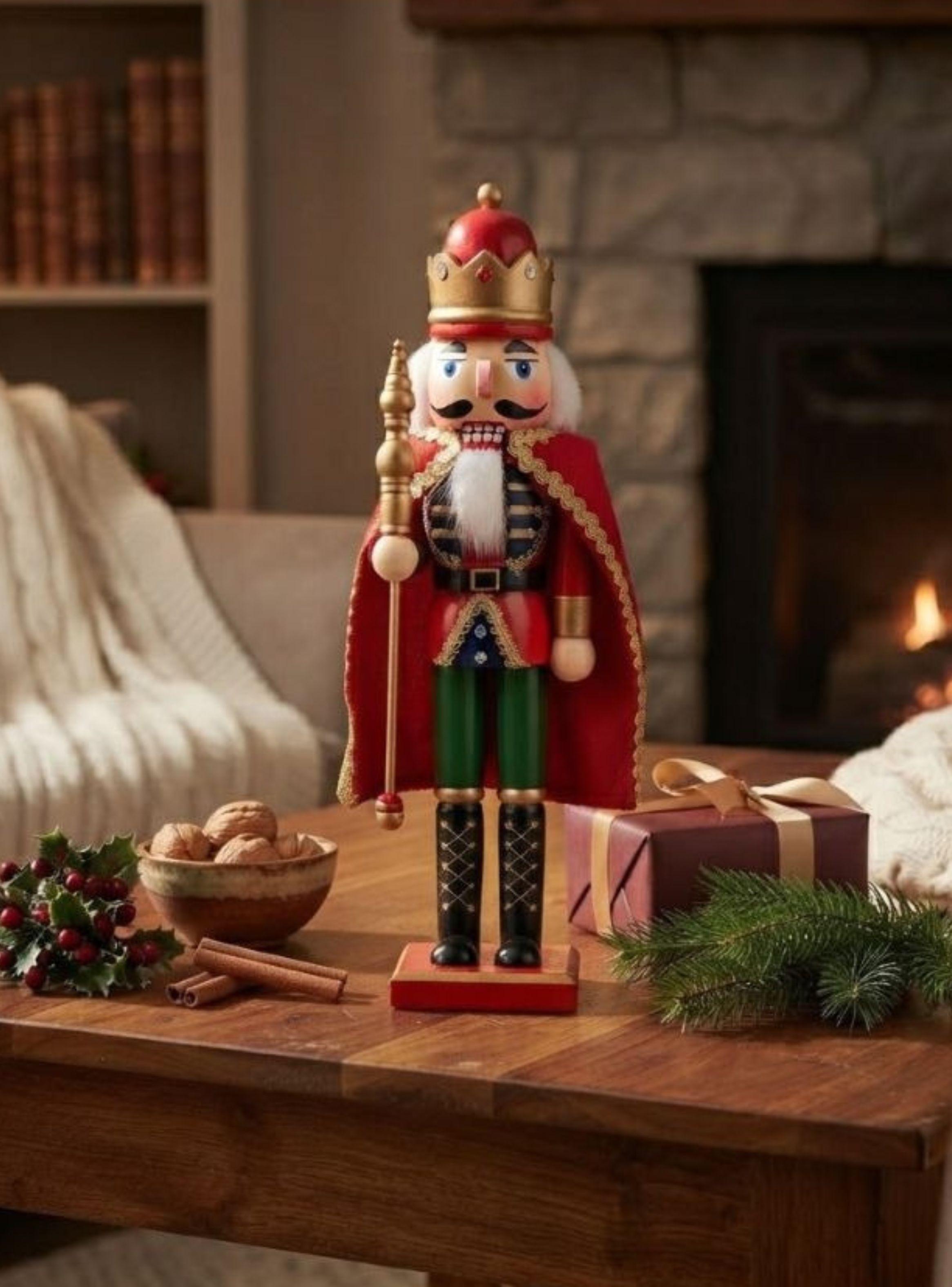 Cascanueces De Madera Navideño Rey Con Capa 39cm-2