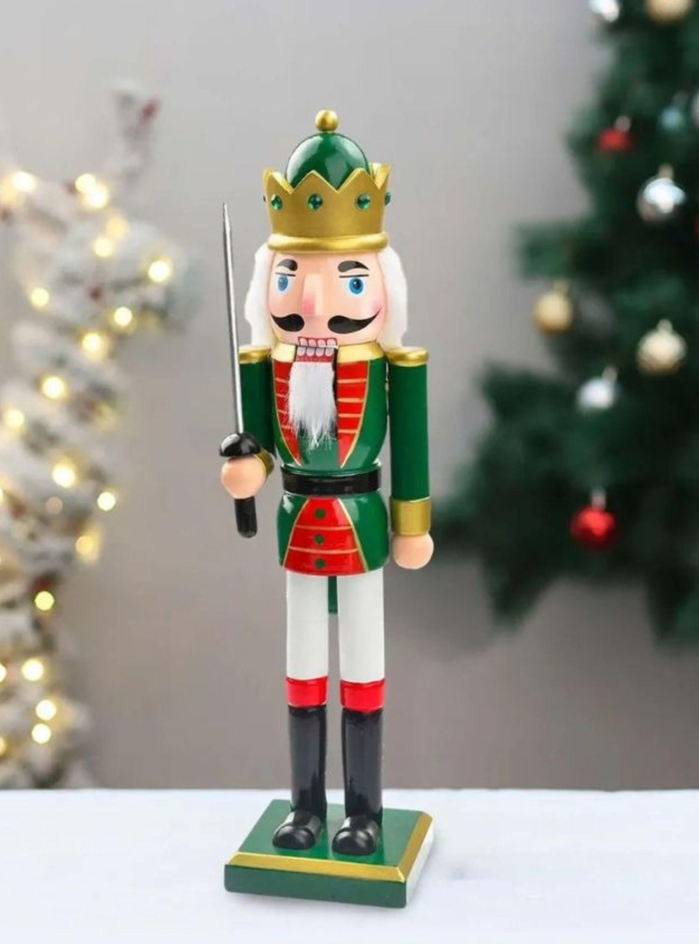 Cascanueces Navideño De Madera Rey Con Espada Decoración 39cm-2