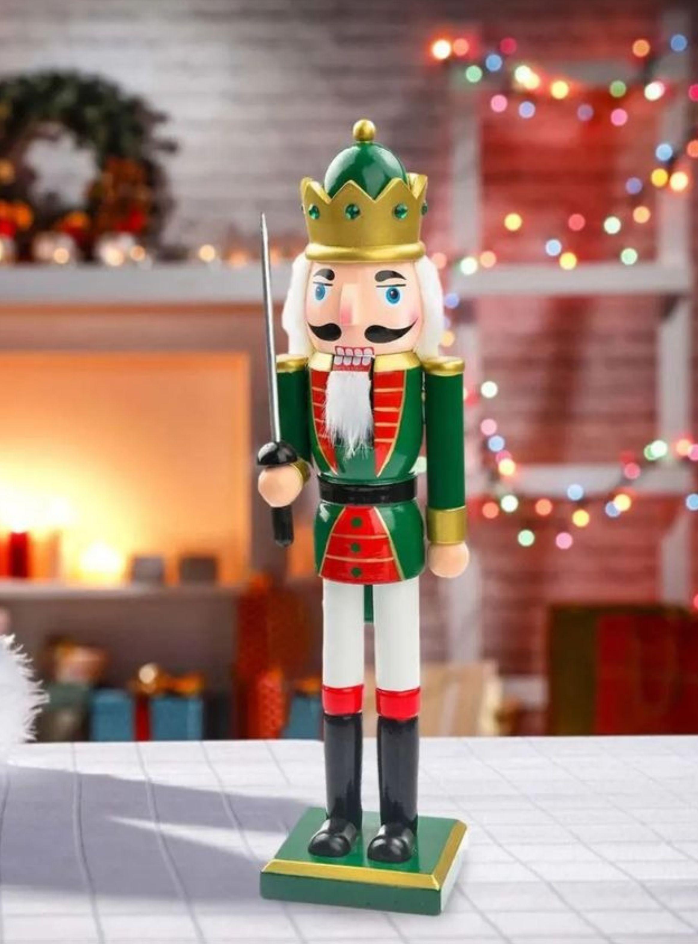 Cascanueces Navideño De Madera Rey Con Espada Decoración 39cm-3