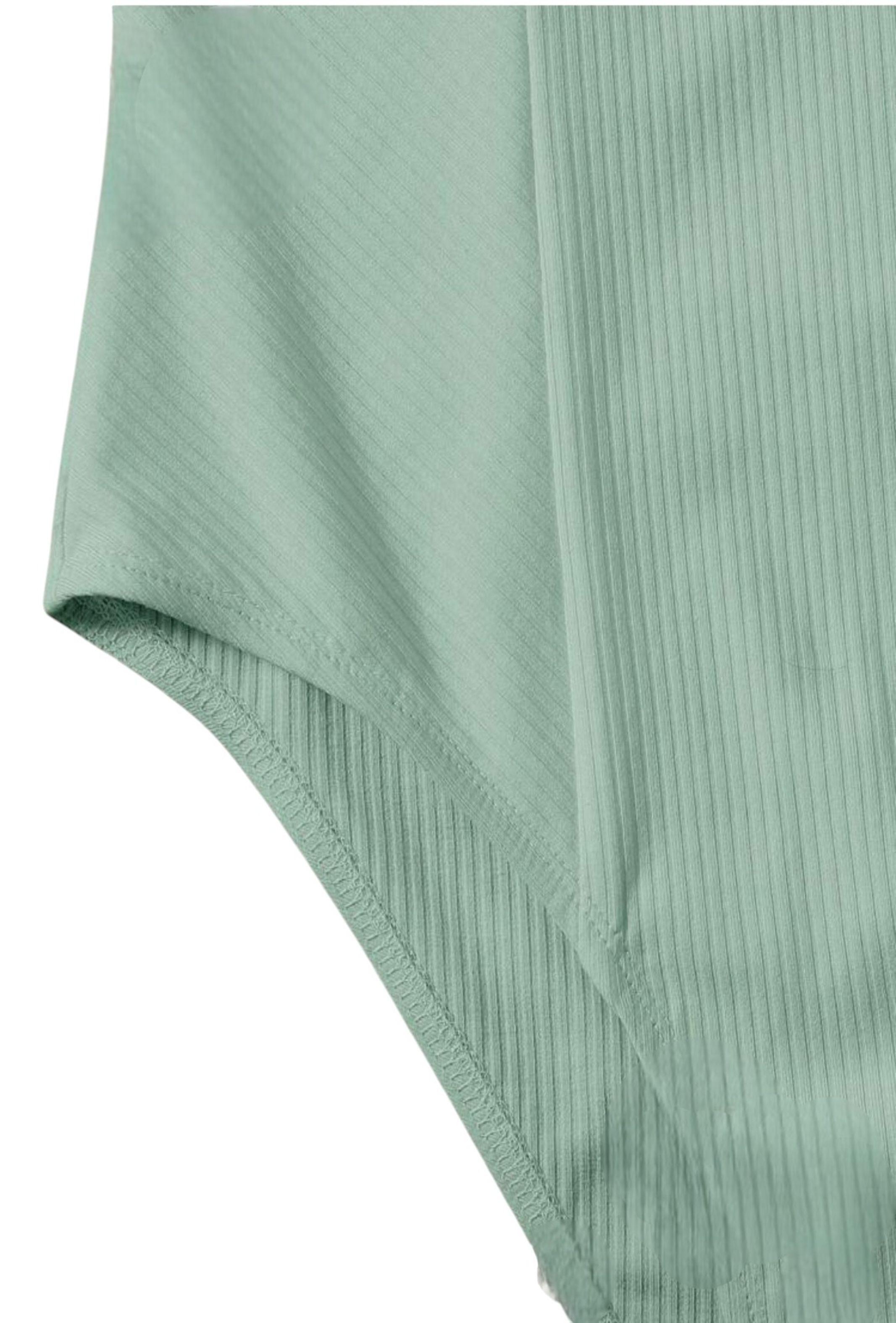 Body de mujer verde pastel, elasticado y acanalado con copas formadas y tirantes delgados – estiliza-3