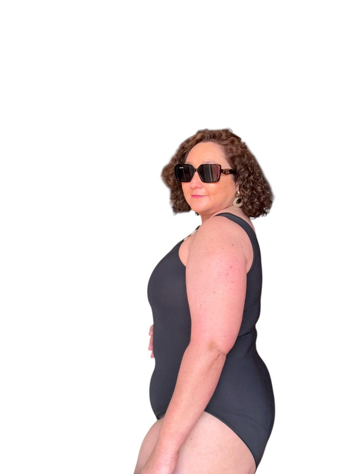 TRAJE DE BAÑO ASIMETRICO KAWAY NEGRO ACCESORIO HEBILLA DORADA-2