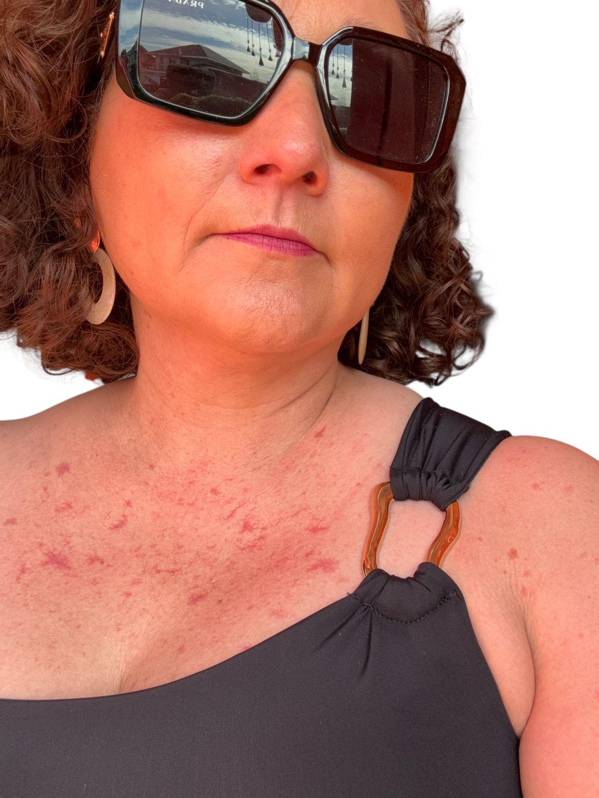 TRAJE DE BAÑO ASIMETRICO KAWAY NEGRO ACCESORIO HEBILLA DORADA-3