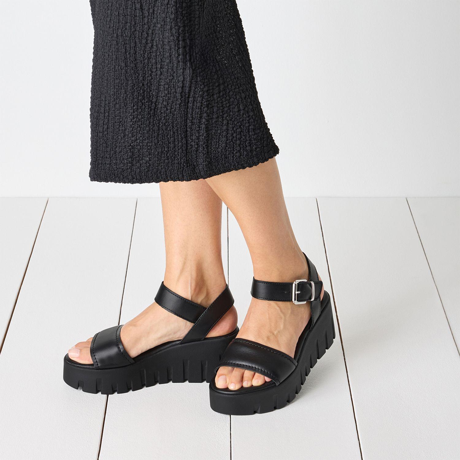 Sandalia Mujer 28712-42 Negra  Tamaris-2