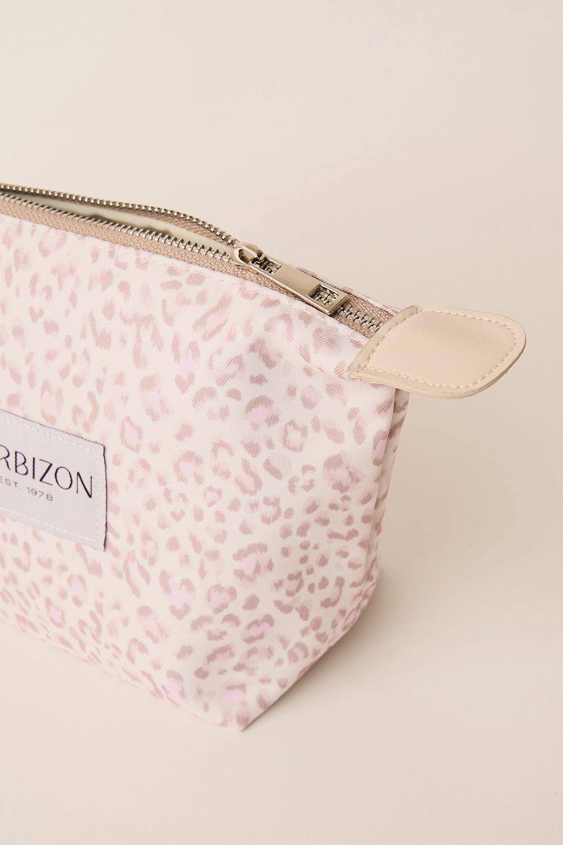 SET COSMETIQUERO MUJER BARBIZON LINDA ANIMAL PRINT CLARO-3