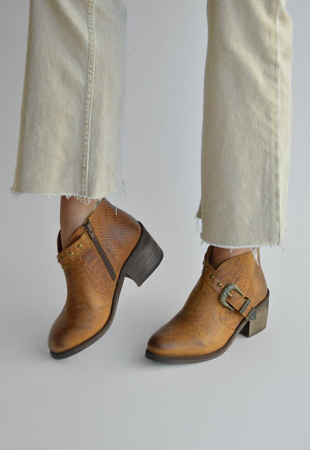 Botin Mujer De Cuero Berta Camel C6-0