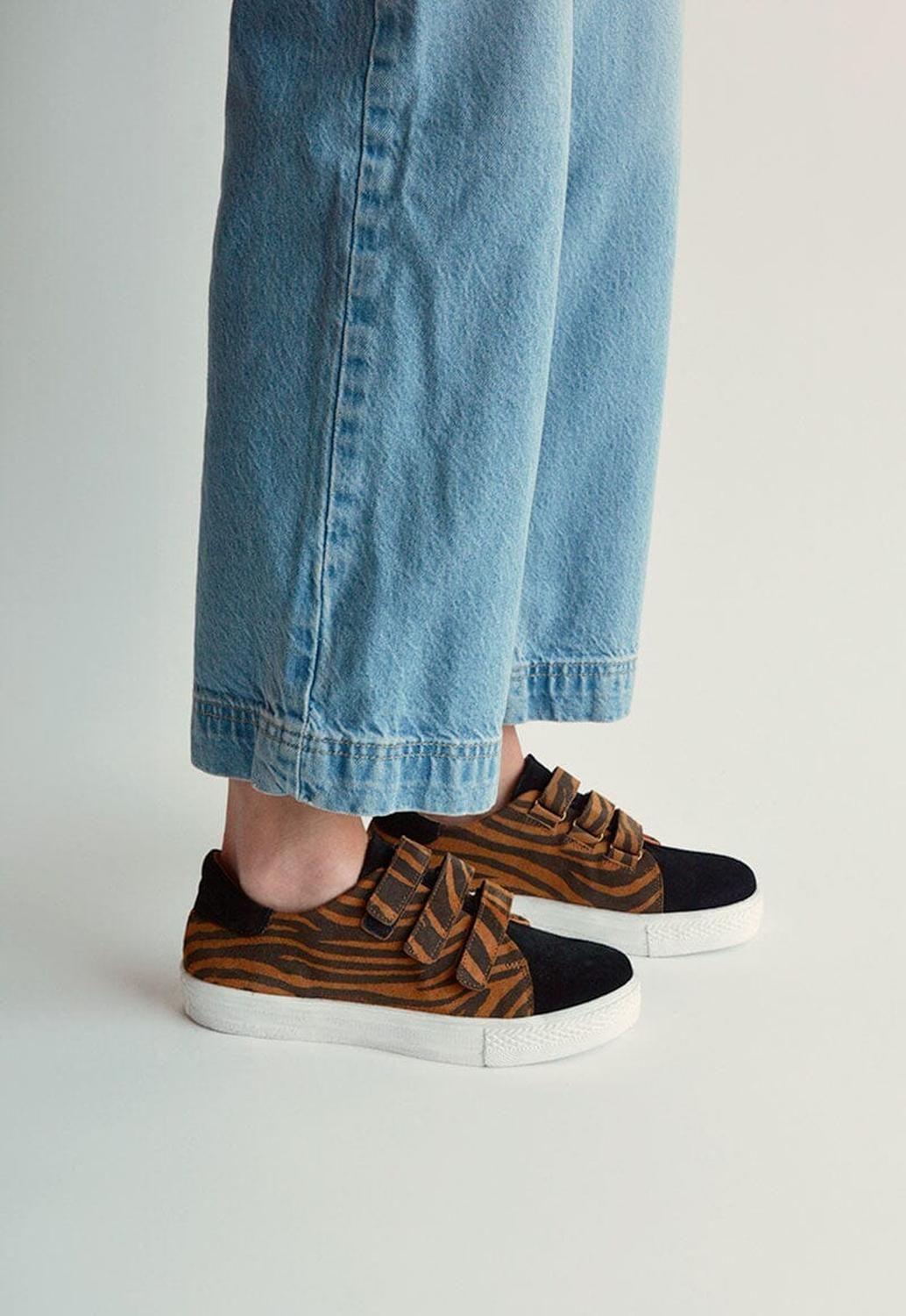 Zapatilla Mujer De Cuero Eucalipto C3 Print Negro-0