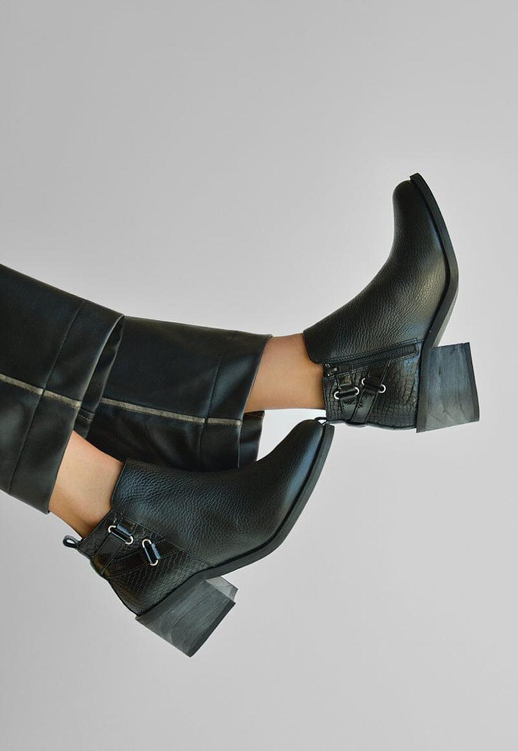 Botin Mujer De Cuero Olga Negro C4-0
