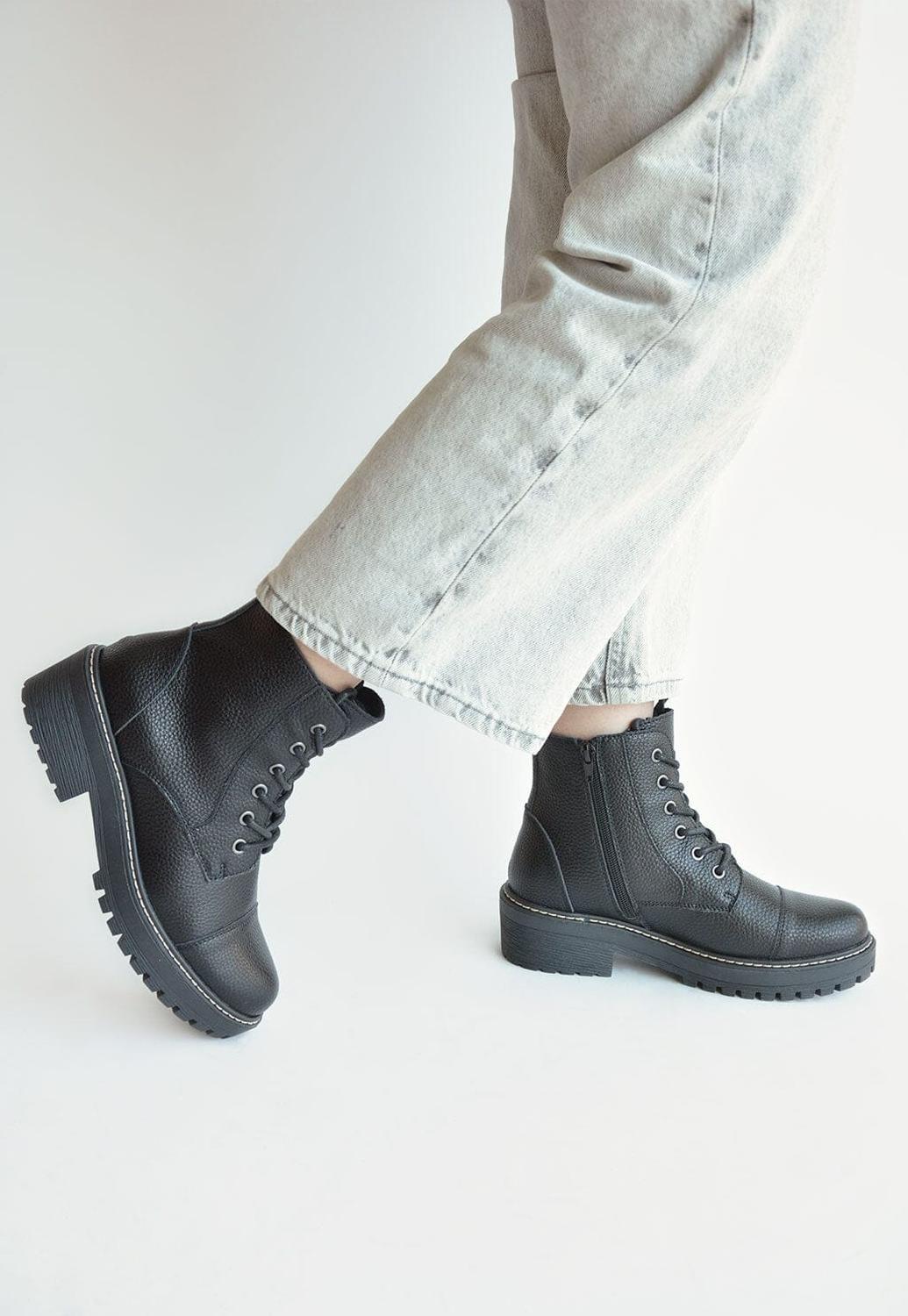 Botines Mujer De Cuero Tiuque Negro C21-5