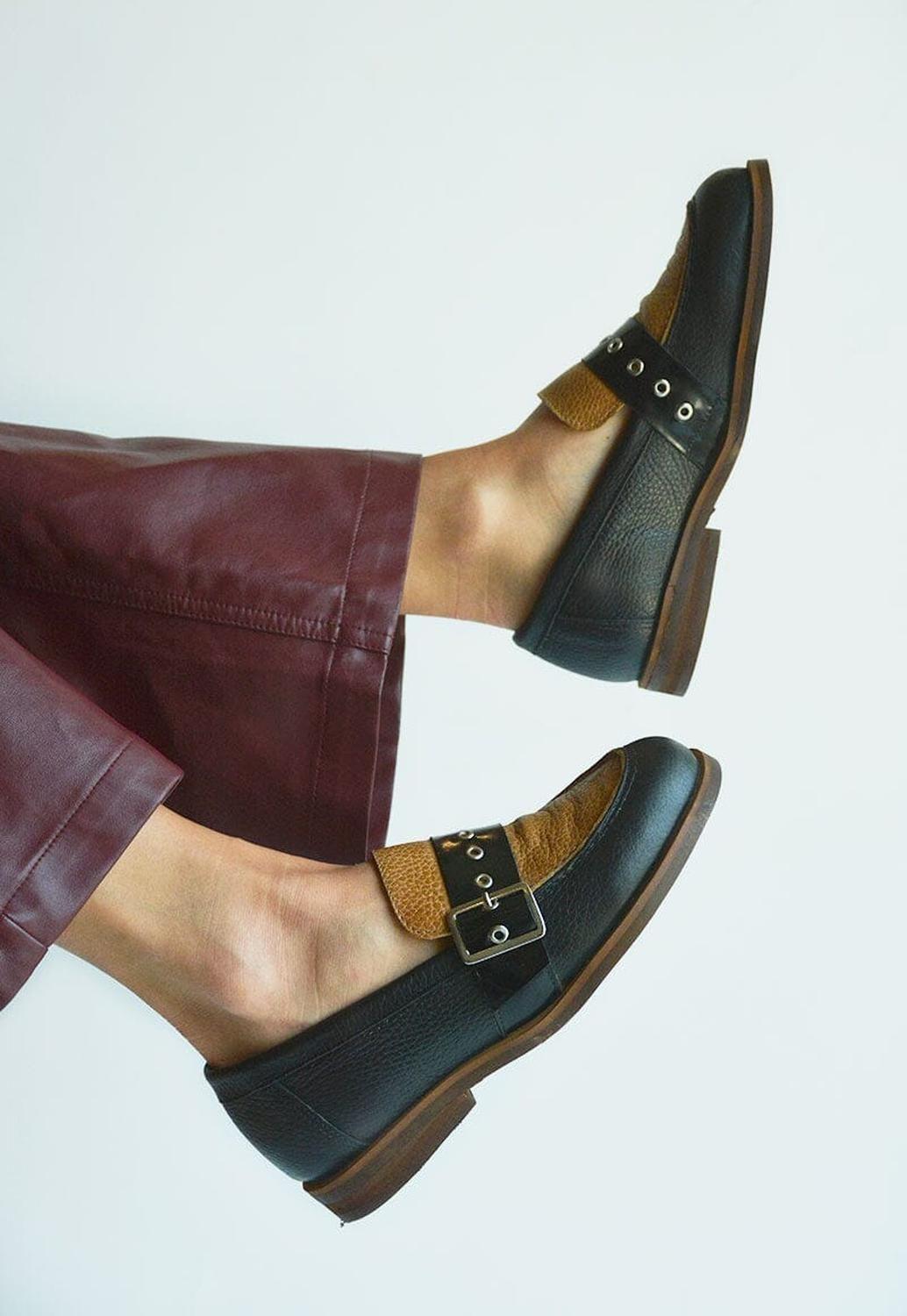 Mocasin Mujer De Cuero Amelia Negro Camel C1-5