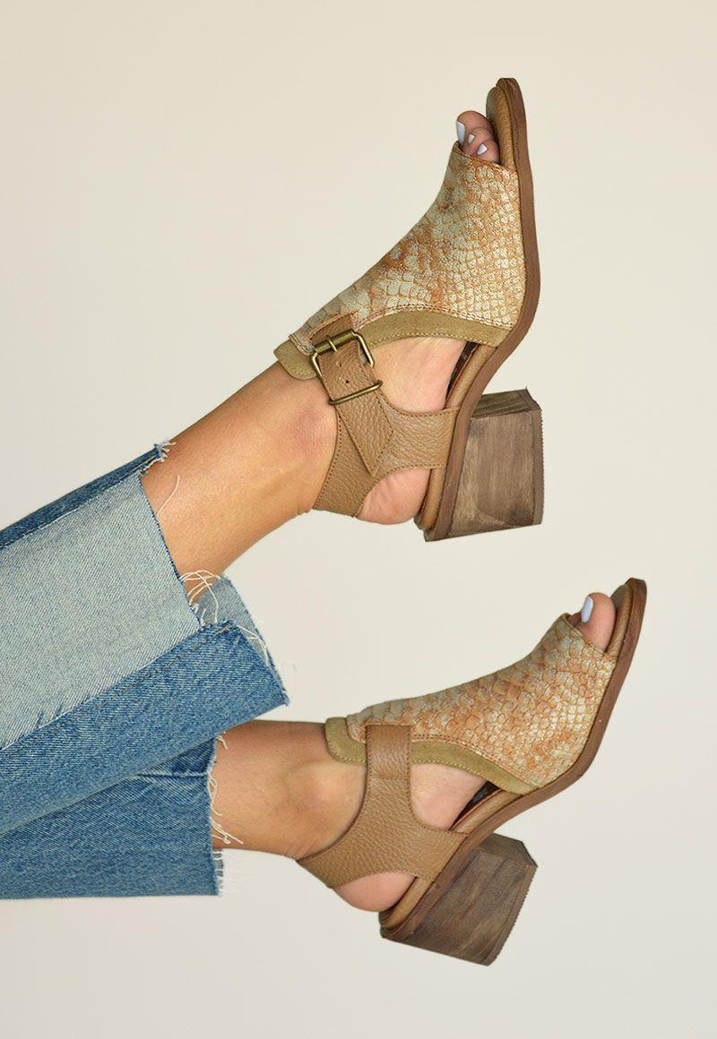 Sandalia De Cuero Guanay C23 Beige Giani Dafirenze-1