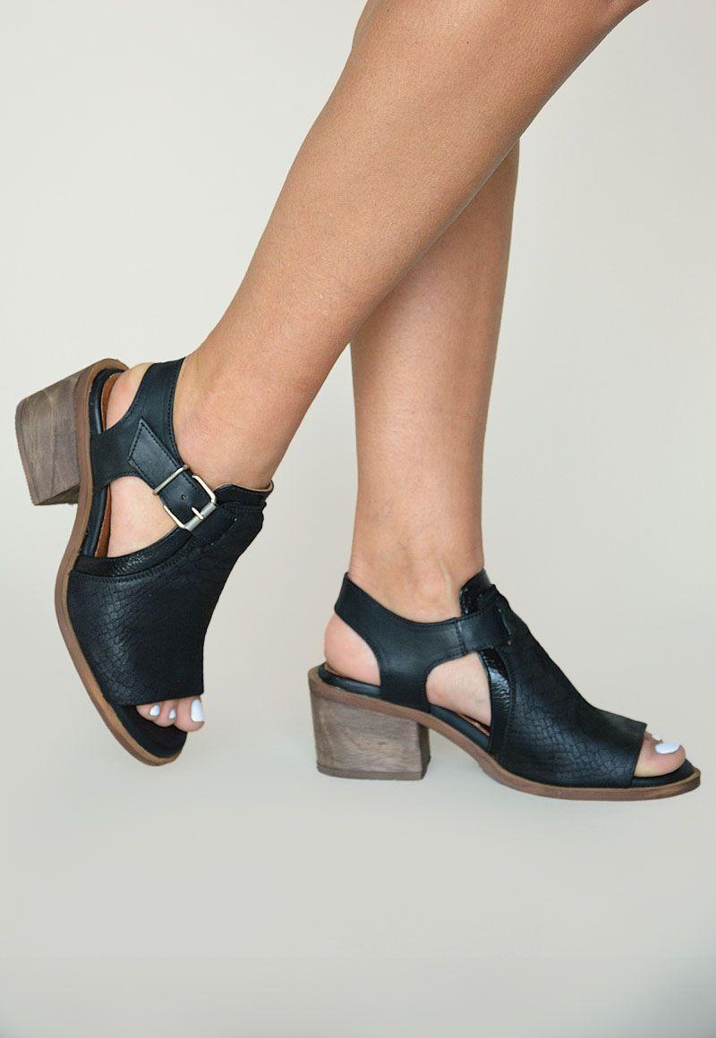 Sandalia De Cuero Guanay C22 Negro Giani Dafirenze-1