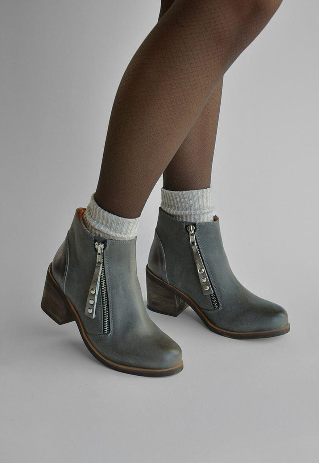 Botin Mujer De Cuero Sai Gris C13-0