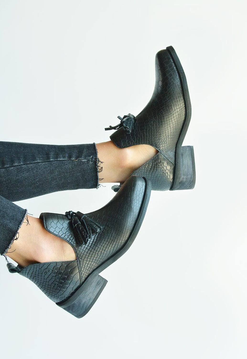 Botin Mujer De Cuero Adriana Negro C8-0