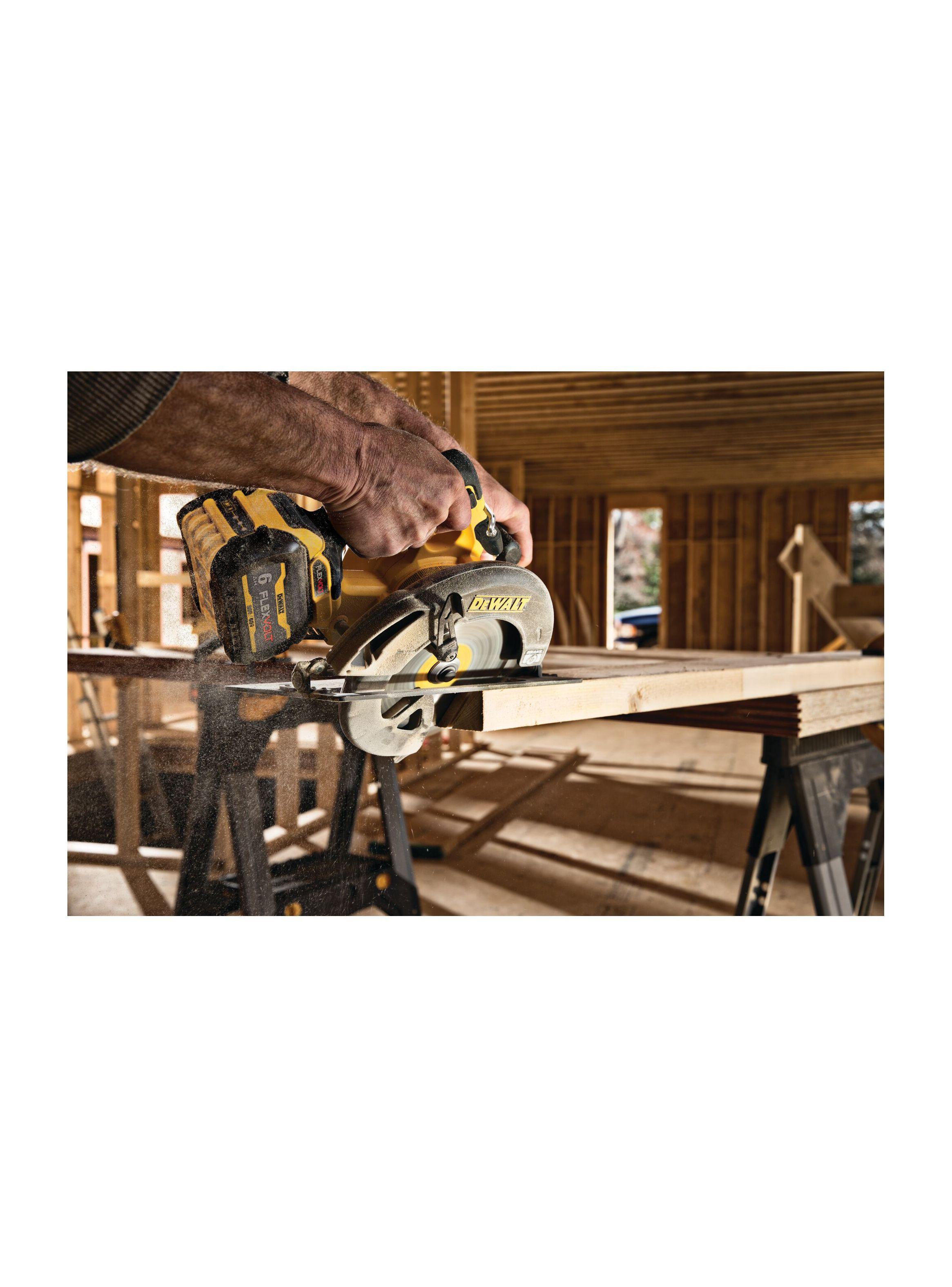 Sierra Circular 7-1/4" 60V s/batería  DCS578B-B3-4