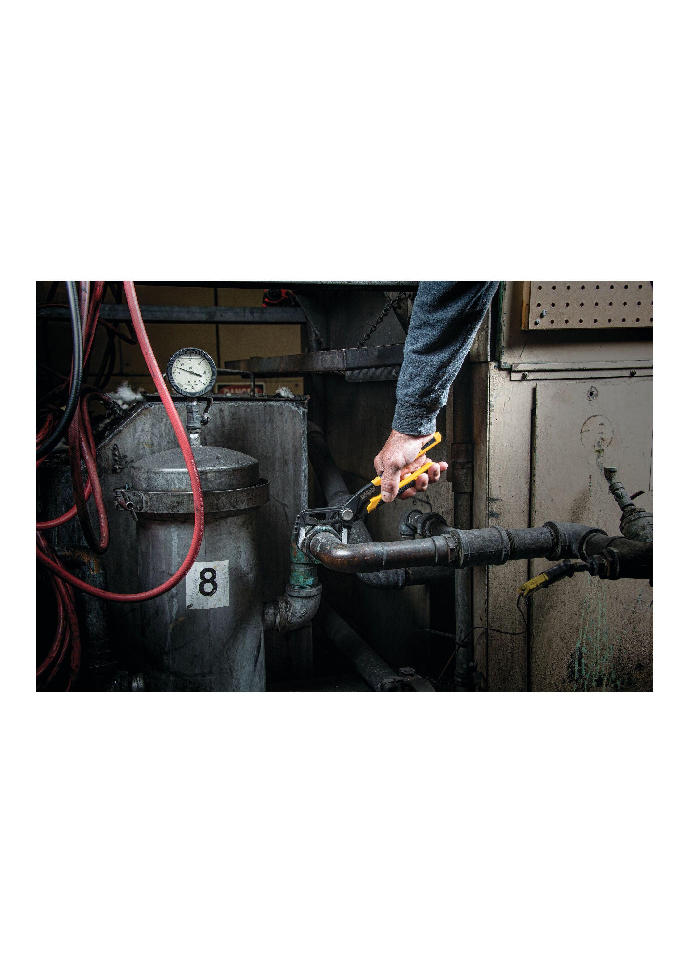 Alicate articulado 10” DEWALT DWHT74427-3