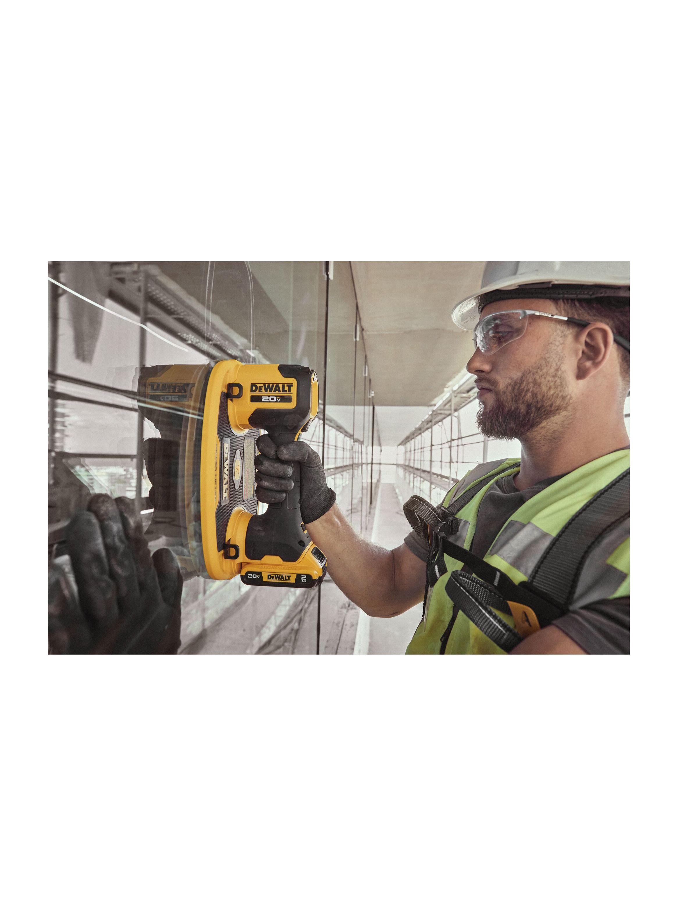 Elevador de succión para materiales 20V 120kg DEWALT DCE592B-3