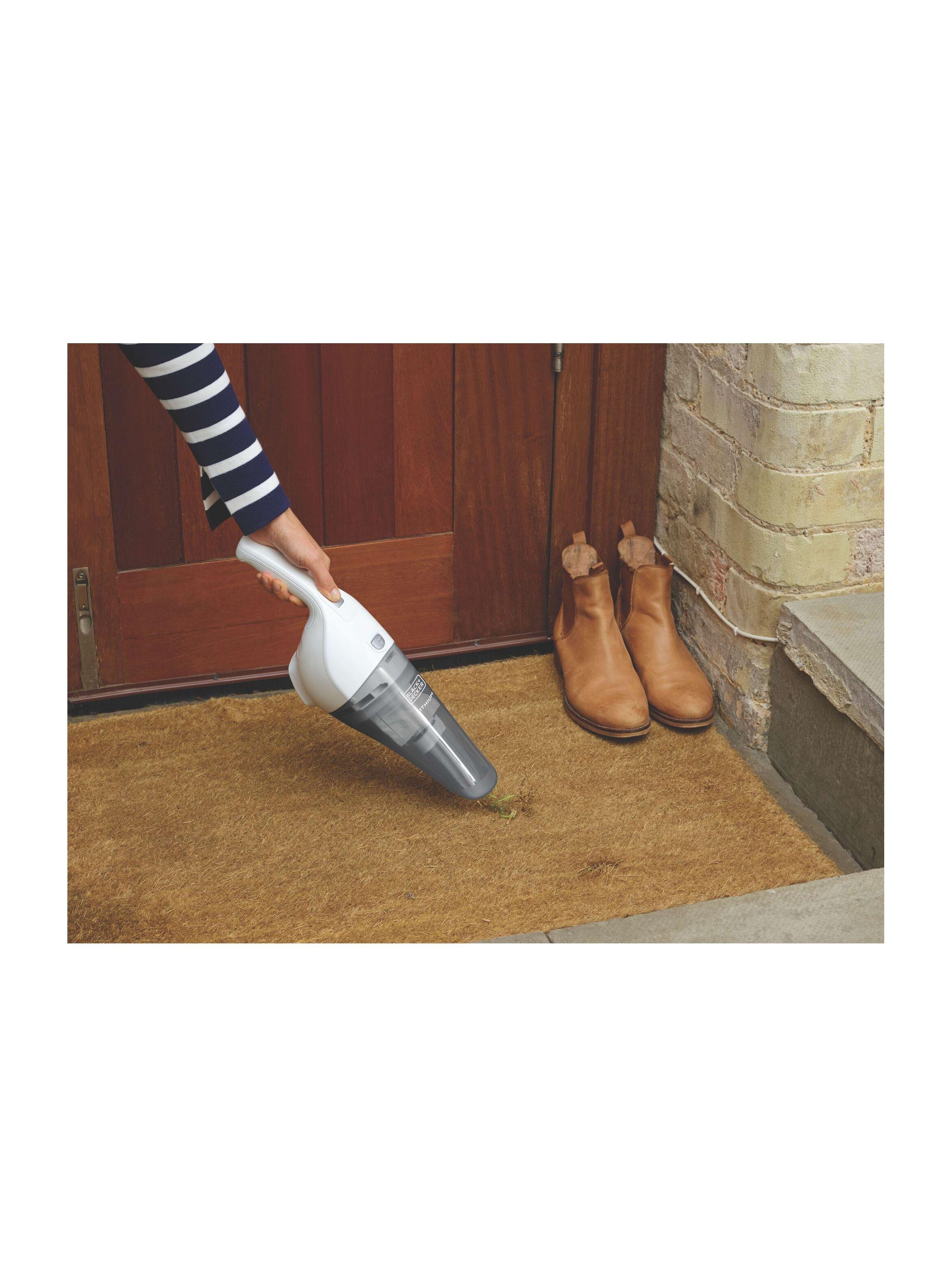 Aspiradora de mano 8V BLACK+DECKER HNV220V12-B2C-3