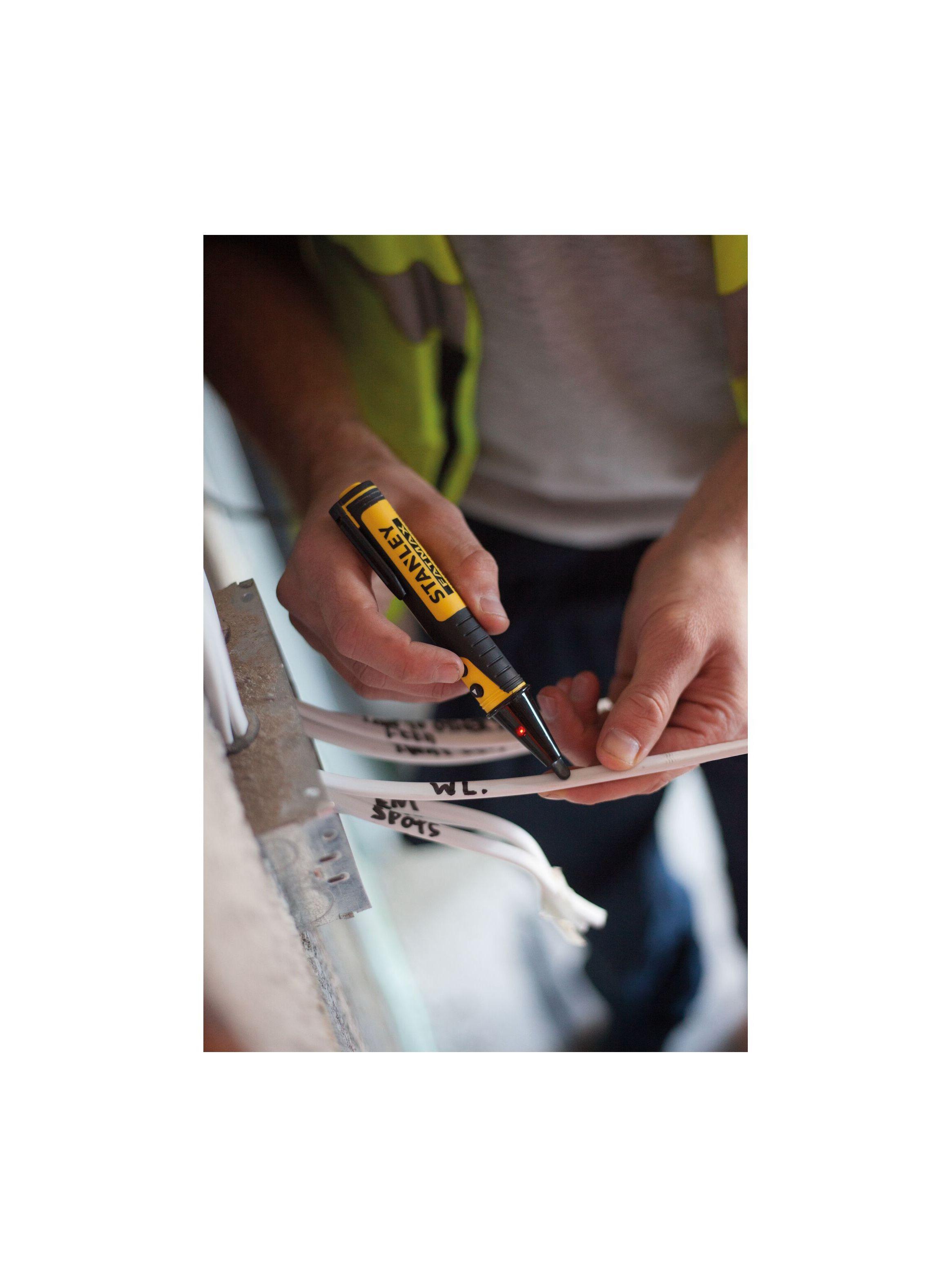 Detector de metales/voltaje sin contacto STANLEY FMHT82567-0-3