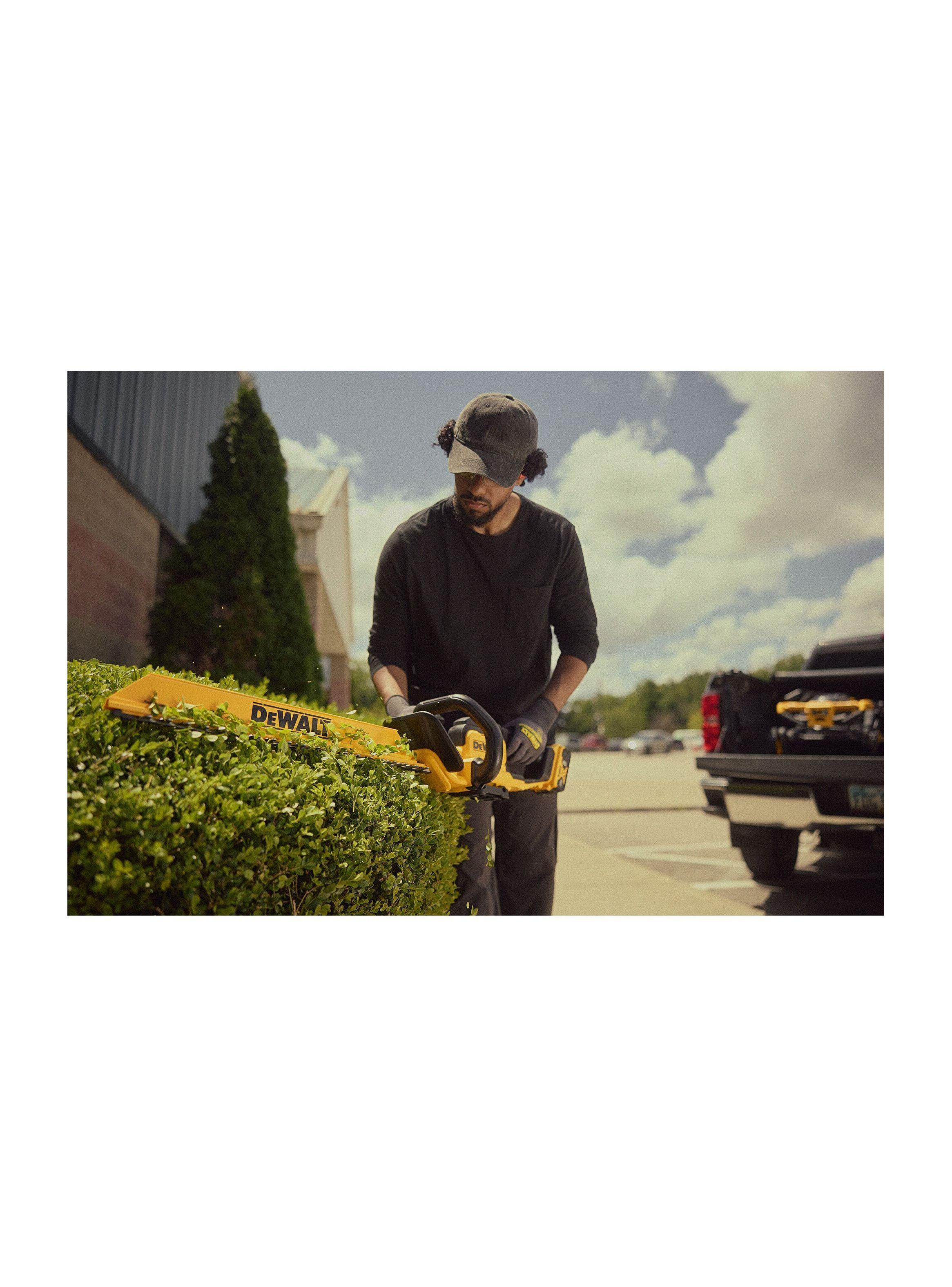 Cortasetos inalámbrico 22” 20V MAX DEWALT DCHT821B-5