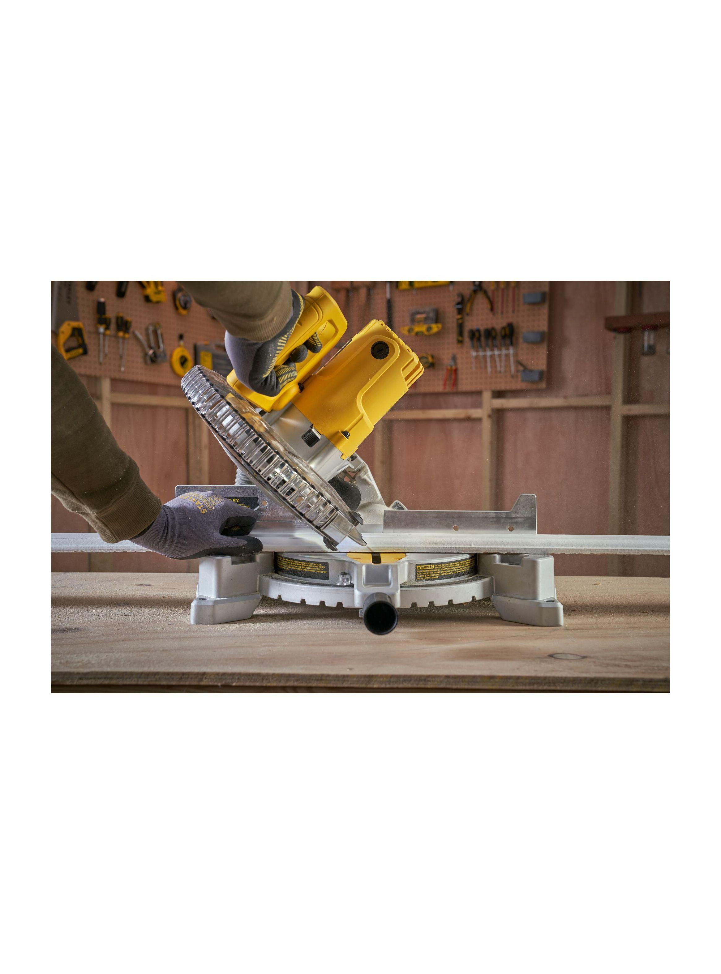 Sierra ingleteadora compuesta 10” 1800W STANLEY SM161-B2-5