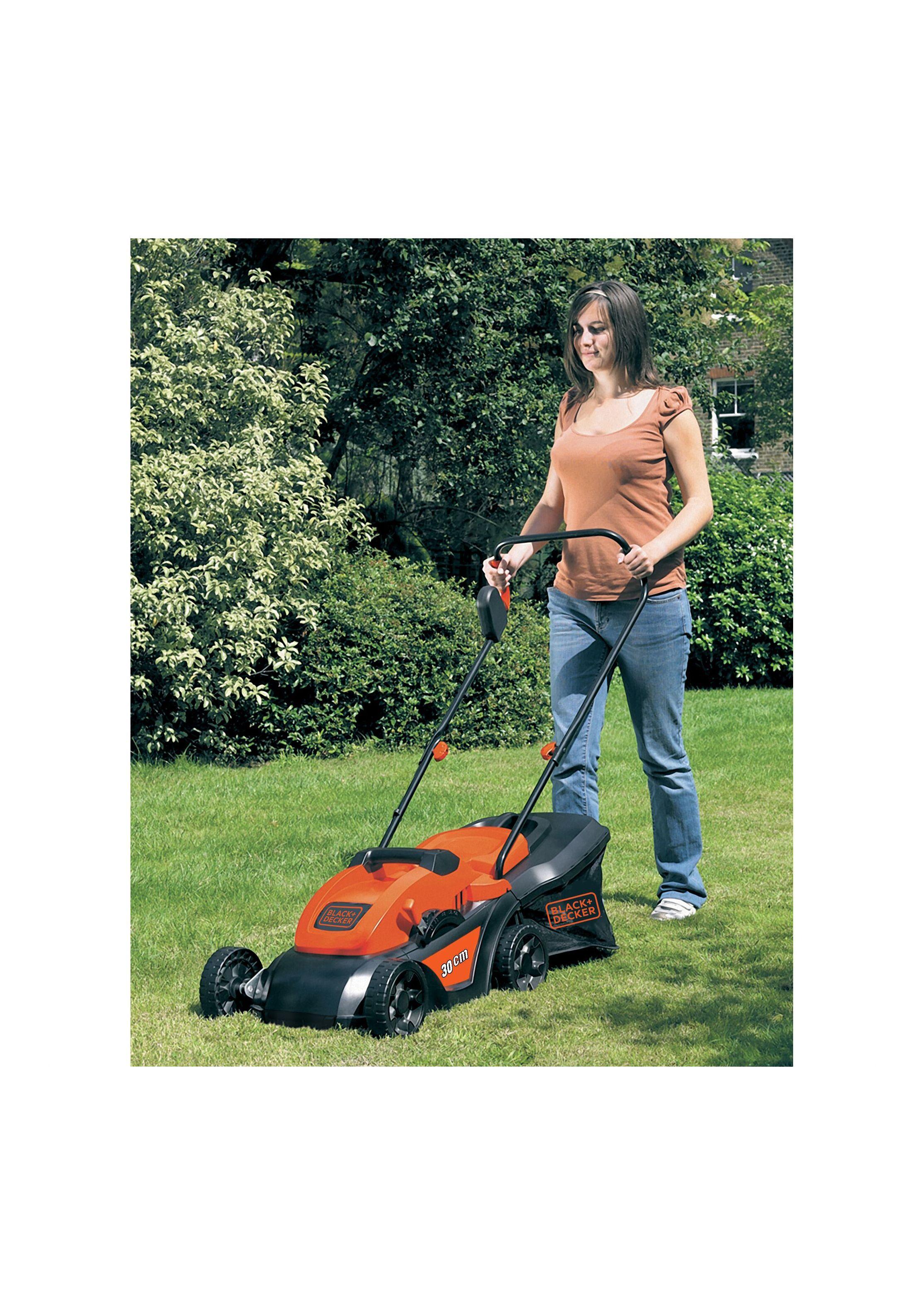Cortadora de pasto 30cm 1000W BLACK+DECKER GR3000-B2C-2