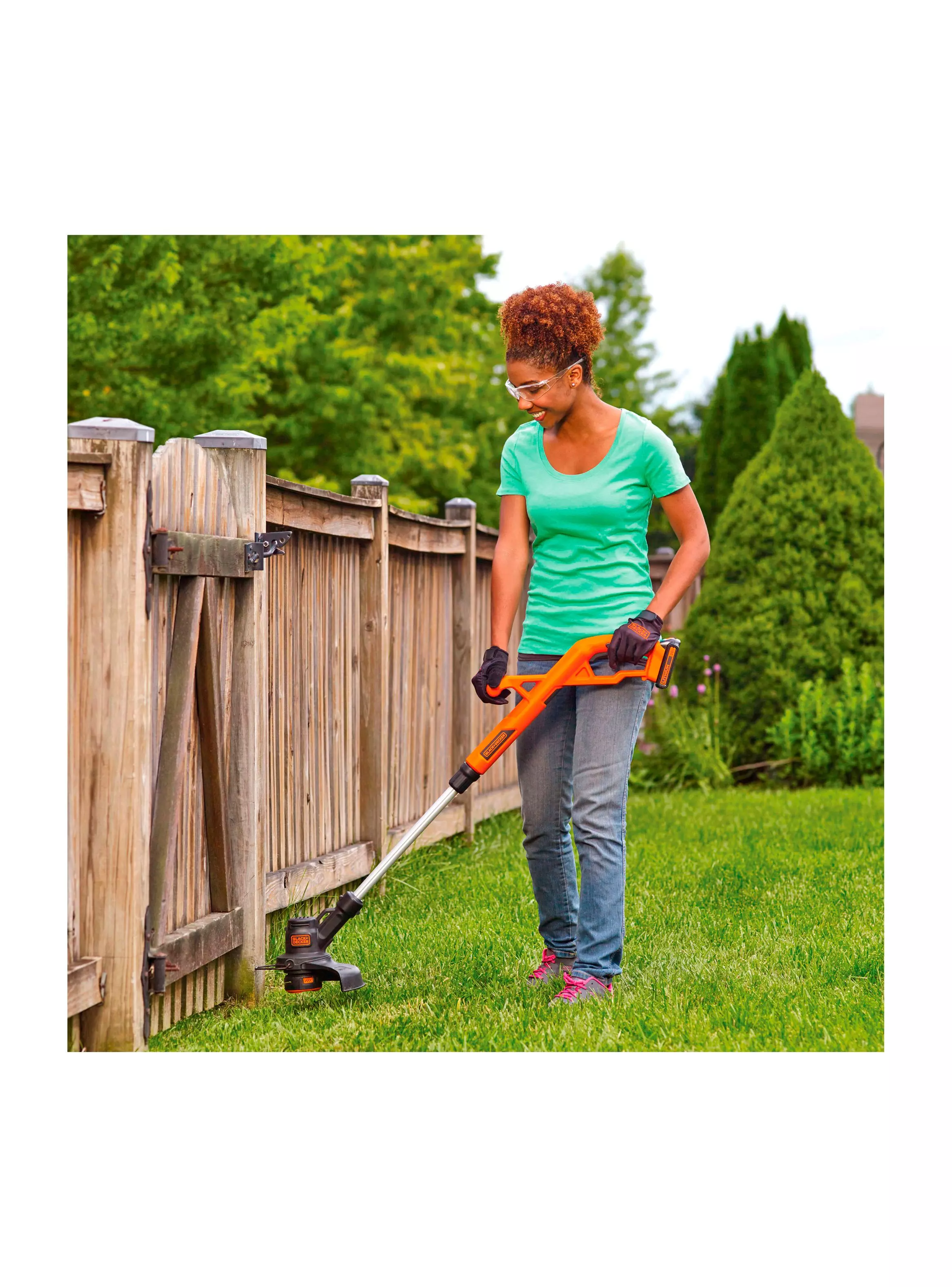 Orilladora Inalámbrica 20V BLACK+DECKER LST201-B2C-2