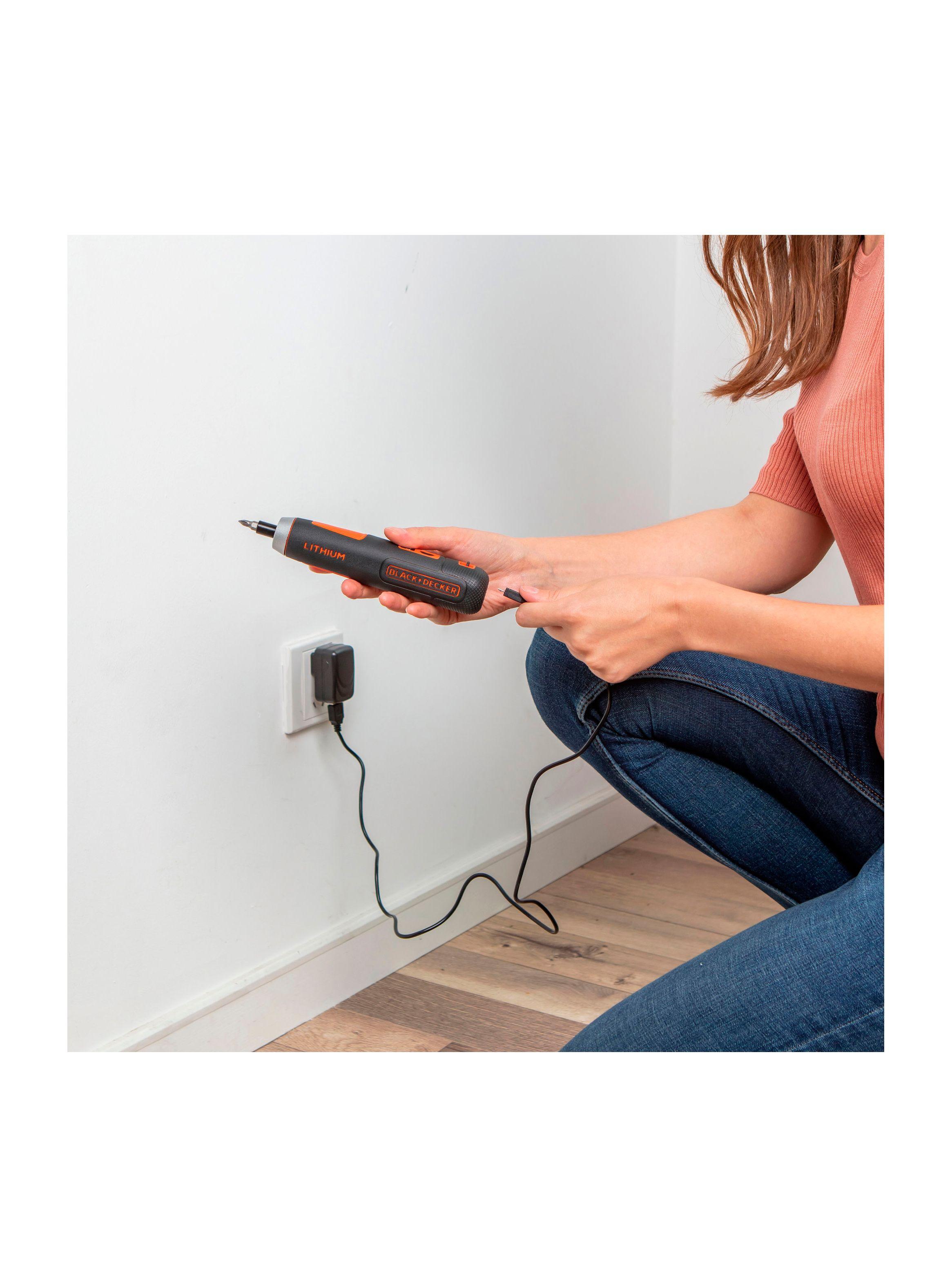 Atornillador Inalambrico + 27 acc. BLACK+DECKER BD40K27-B2-4