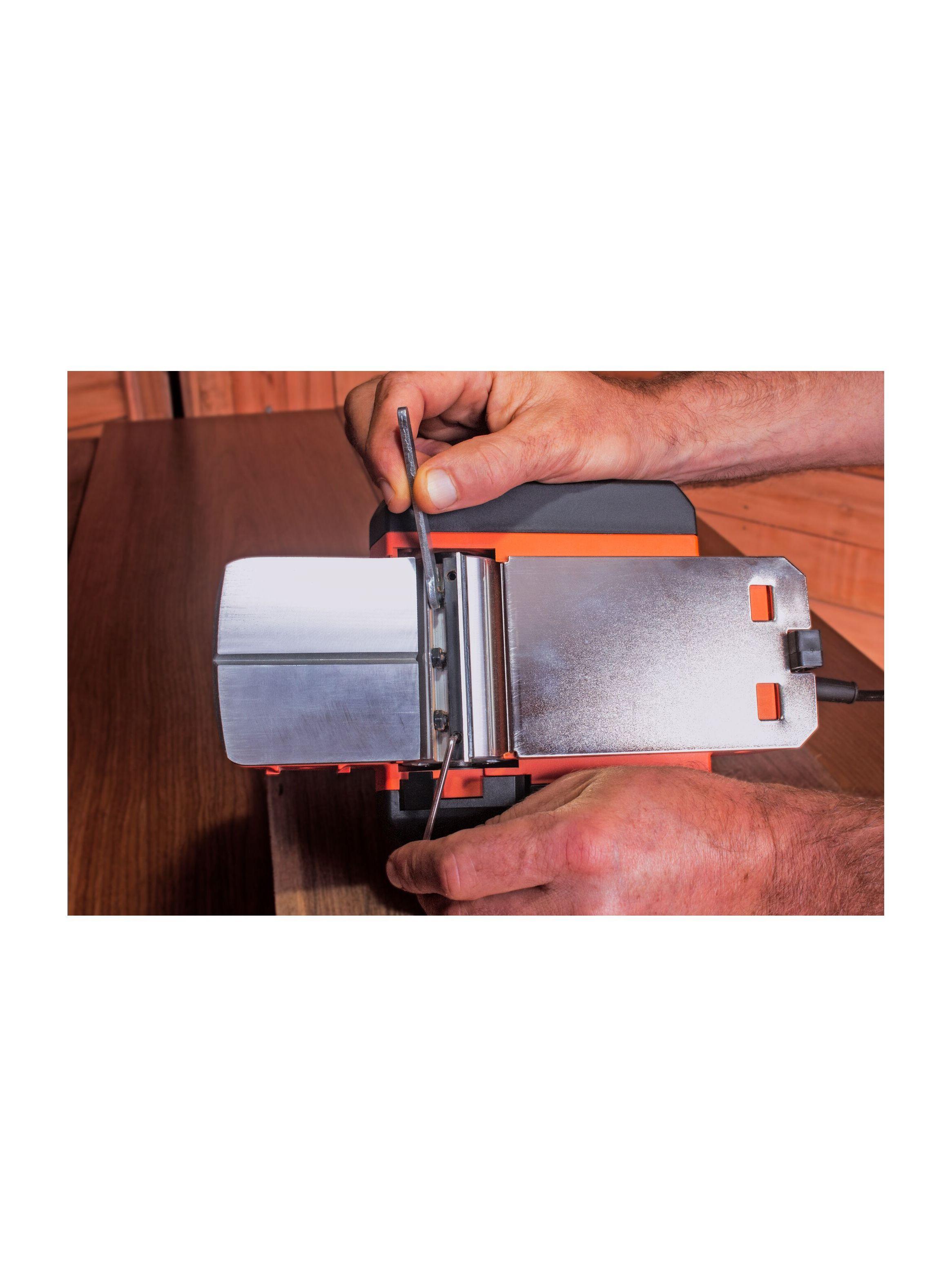 Cepillo Eléctrico 710W BLACK+DECKER BEW712-B2C-3