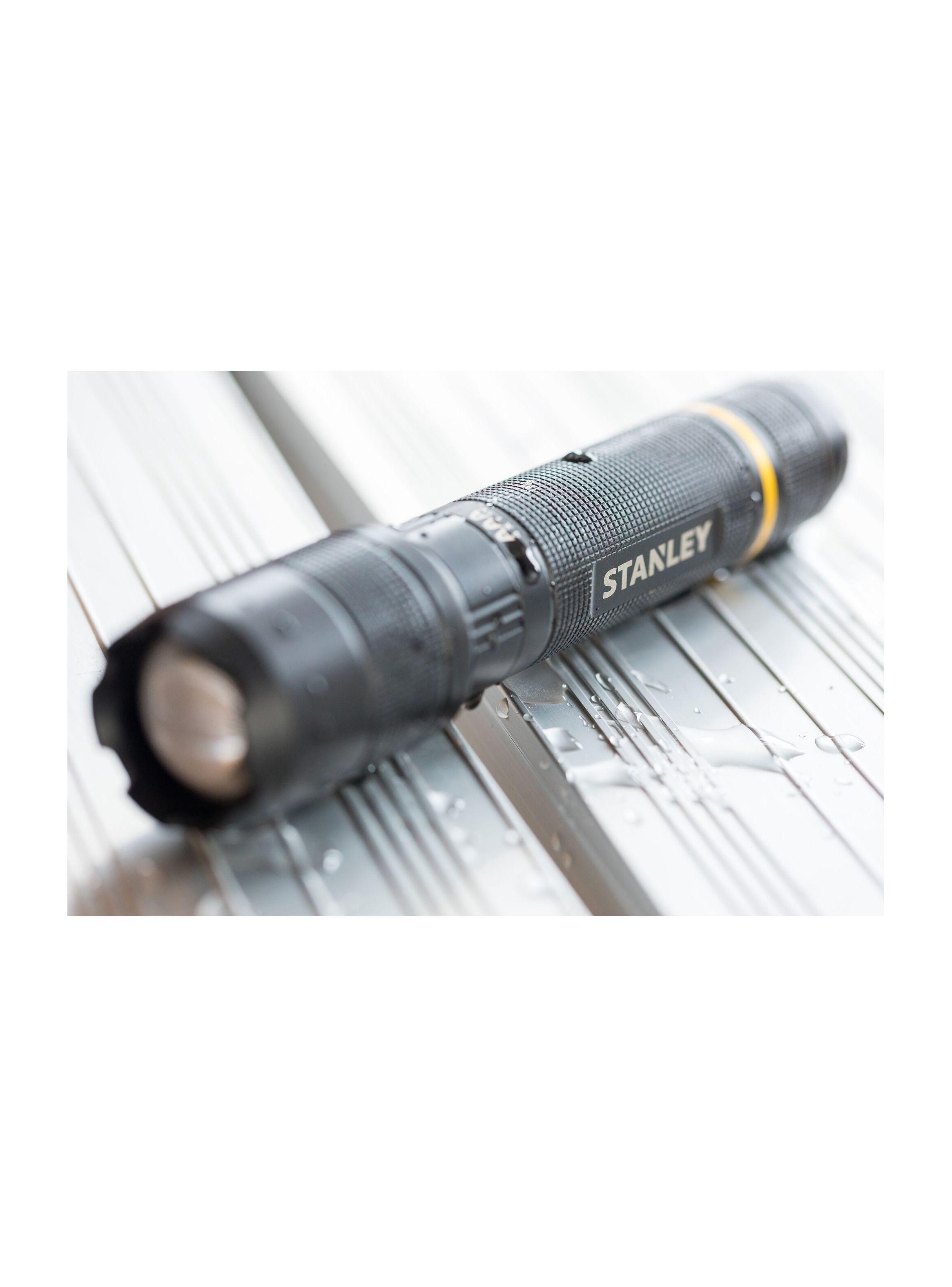 Linterna 350 lúmenes FATMAX STANLEY FMHT81511-0-2