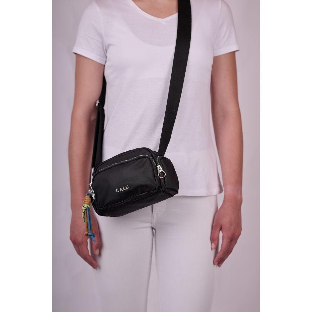 Cartera Bandolera Pamela Microfibra Negro Calu-6
