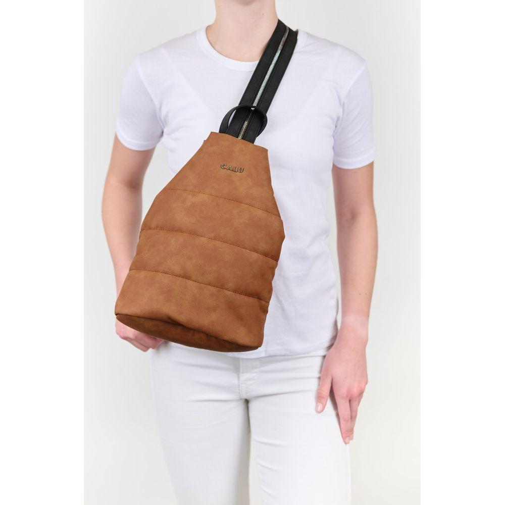 Mochila y Crossbody Amelie PU Camel Calu-5