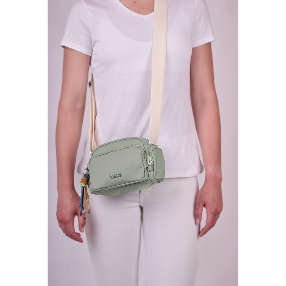 Cartera Bandolera Pamela Microfibra Dusty Verde Calu-6