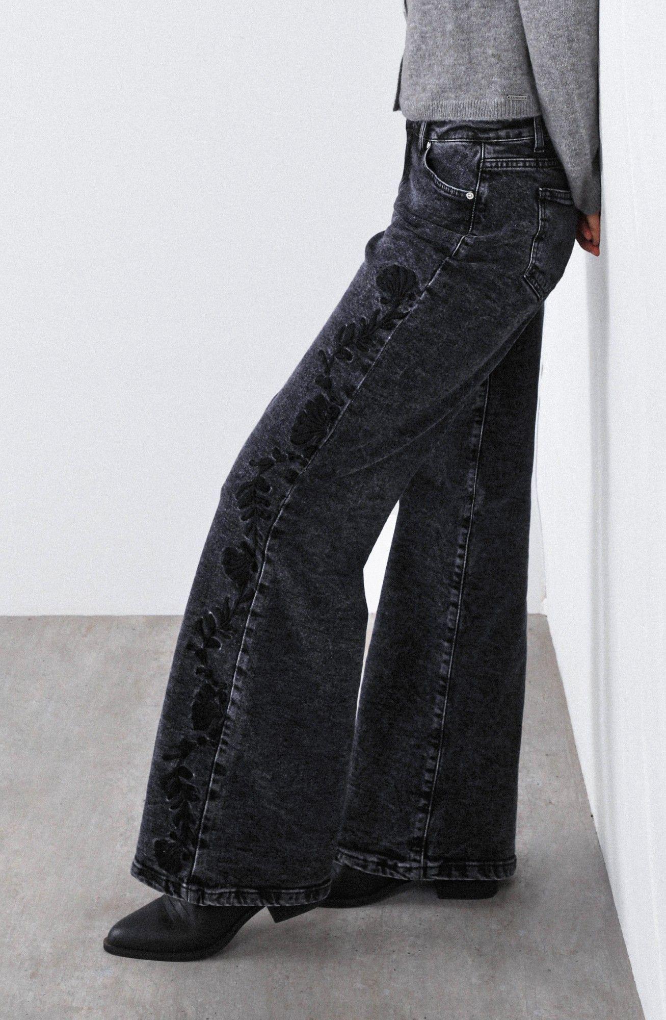Pantalón Bordado Floral Gris Mujer Raindoor-2