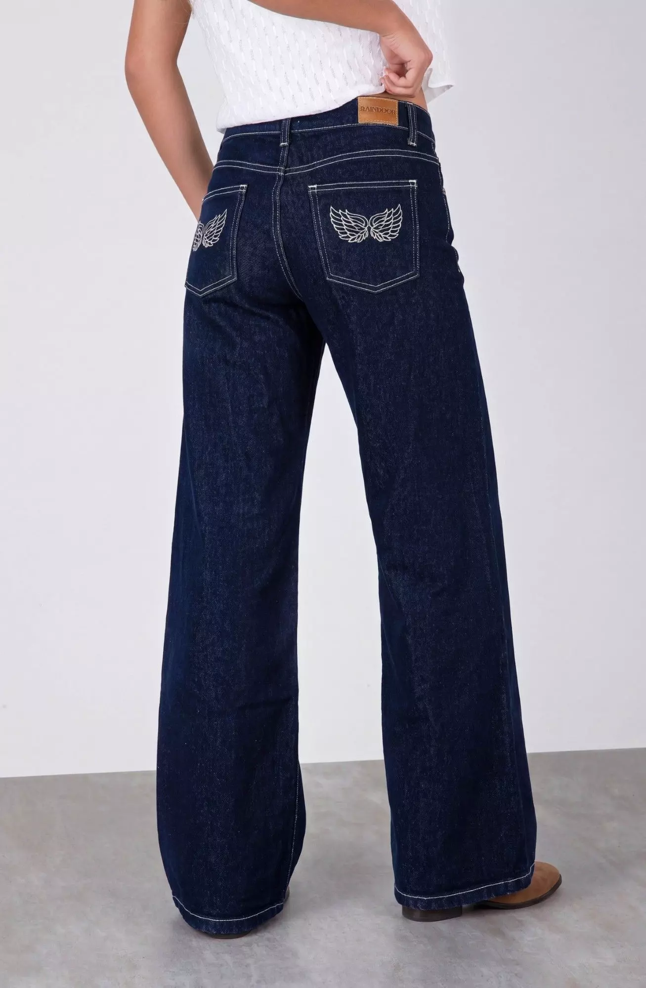 Pantalon Bordado Alas Mujer Raindoor-3
