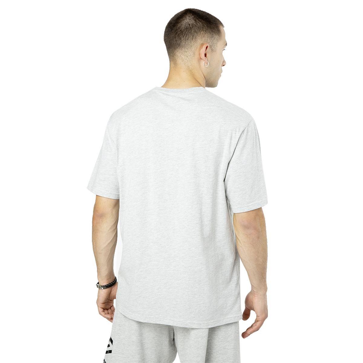 Polera Umbro Essentials Big Logo Hombre Gris-1