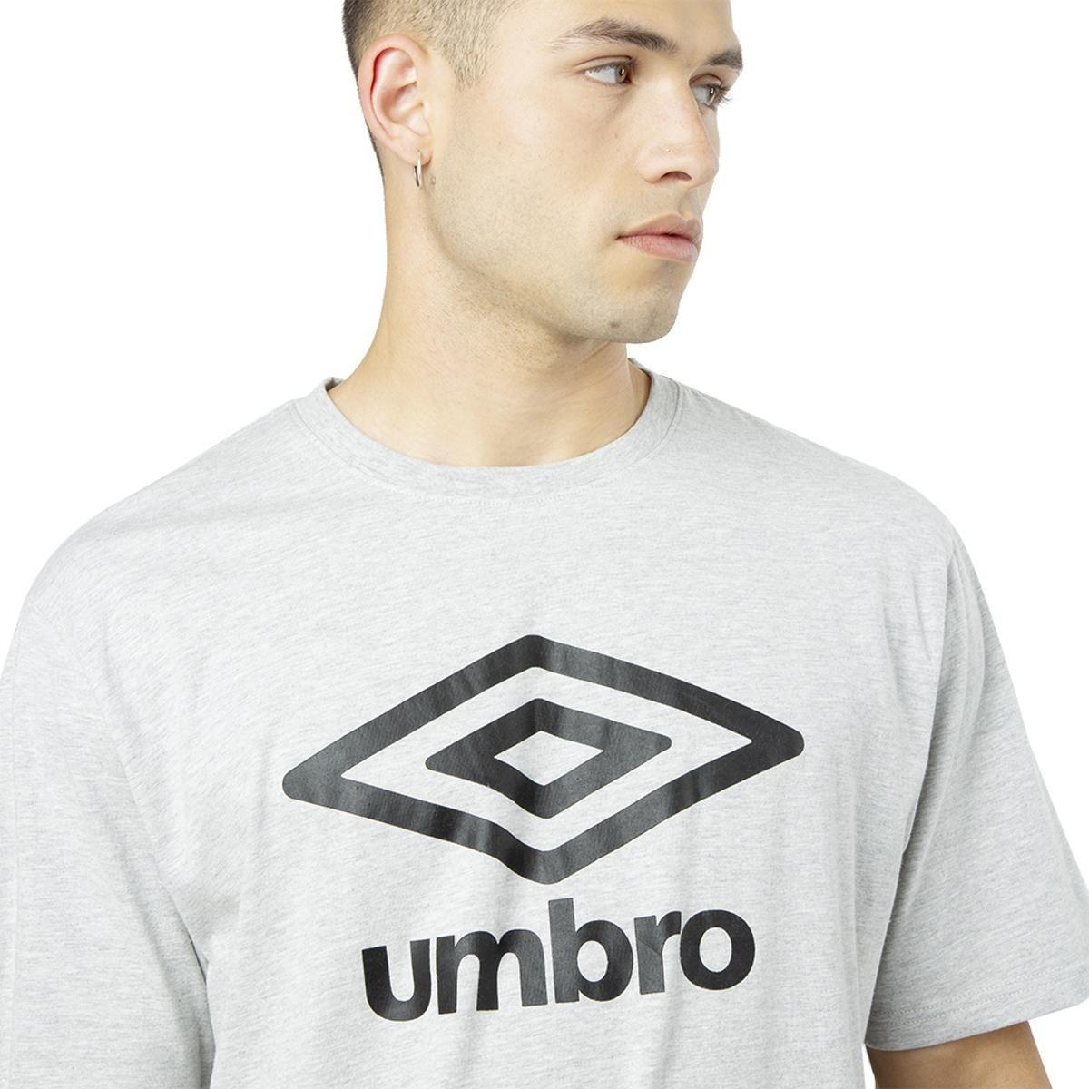 Polera Umbro Essentials Big Logo Hombre Gris-3