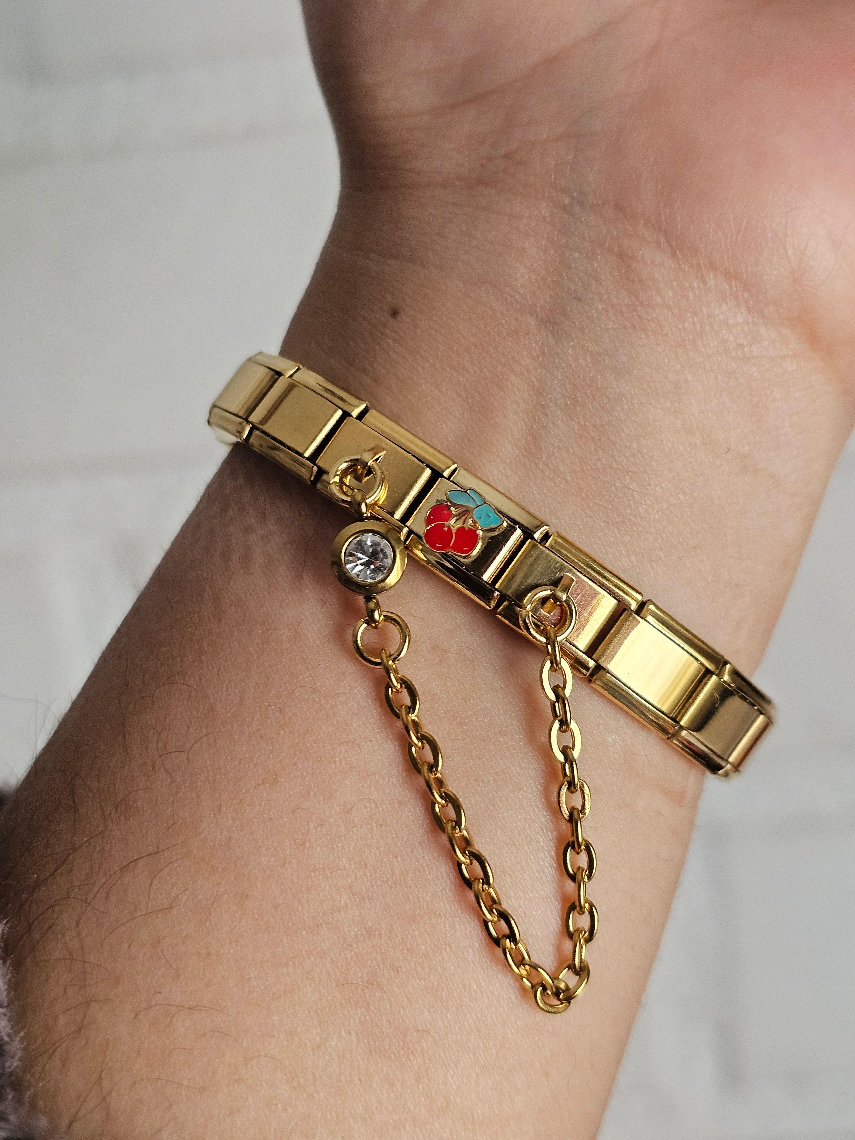 Set Pulsera Italiana Dorada con Charm de Cerezas y Cadena de Seguridad en Acero Inoxidable-3