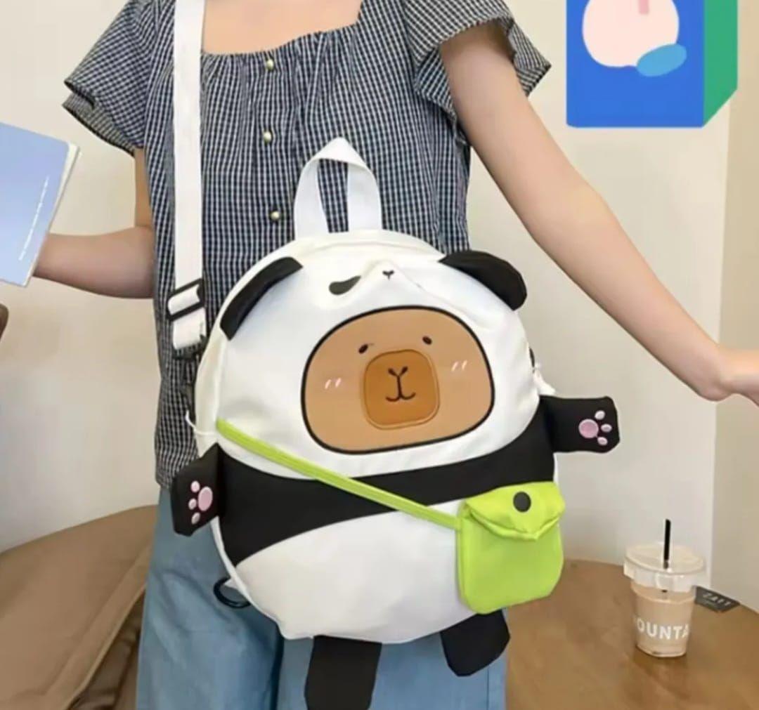 Capibara Mochila Peluche Disfrazado de Panda-2