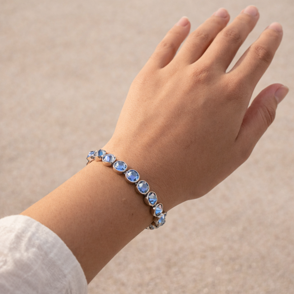 Pulsera de tenis con cristales zafiro claro en baño de rodio-4