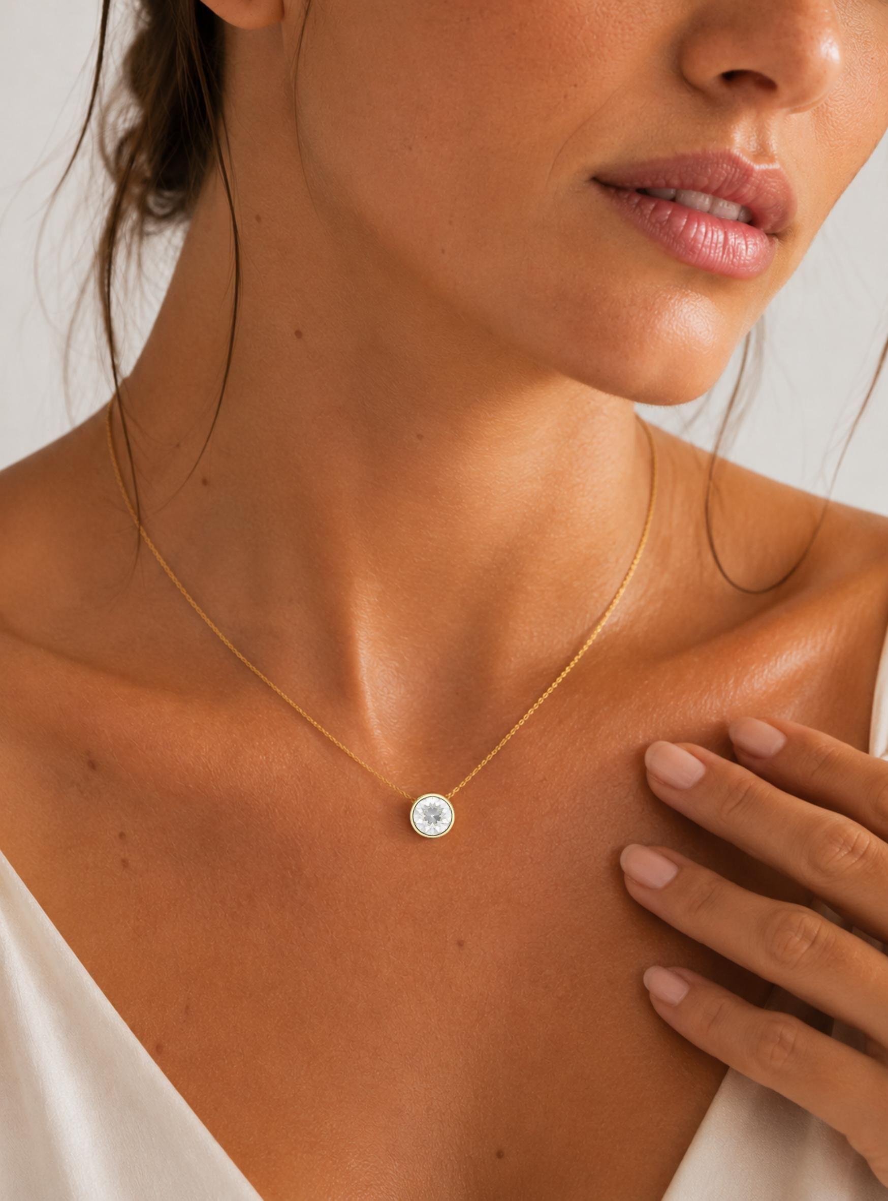 Collar Bella · Punto de Luz con Cristal de Austria y Baño en Oro -4