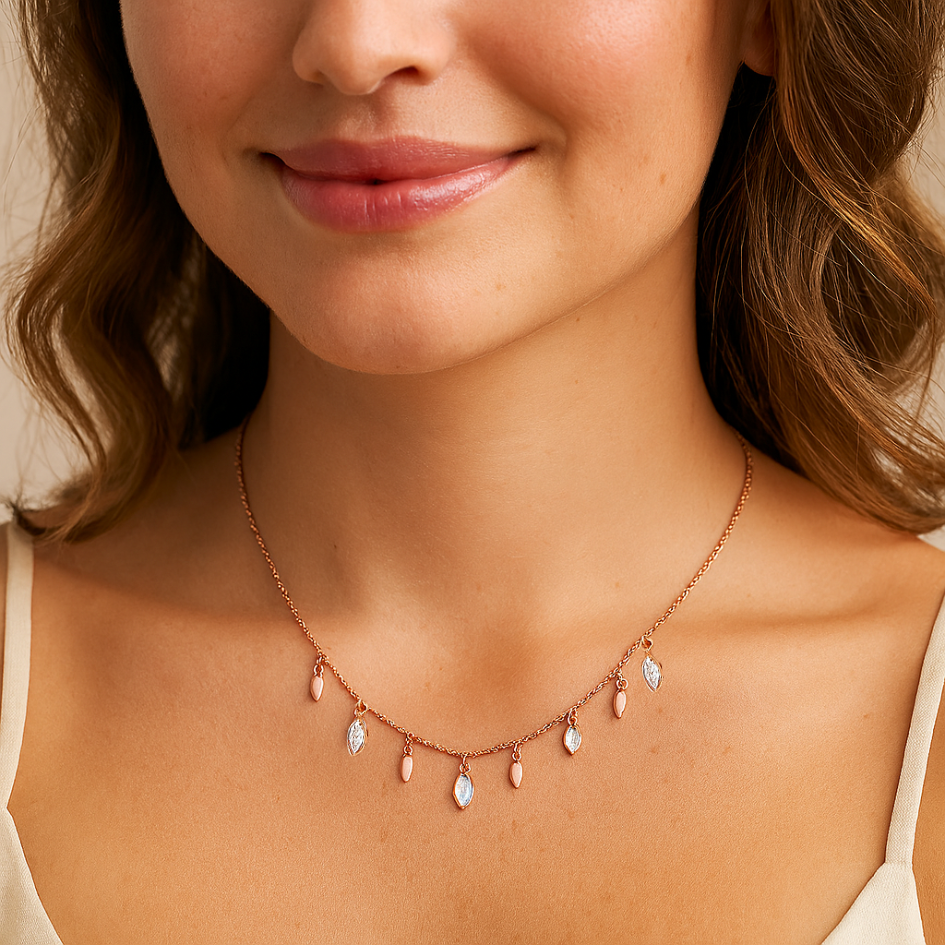 Collar Mayfly Layer en Oro Rosa con Cristales de Austria – Inspiración natural con un toque de magia-4