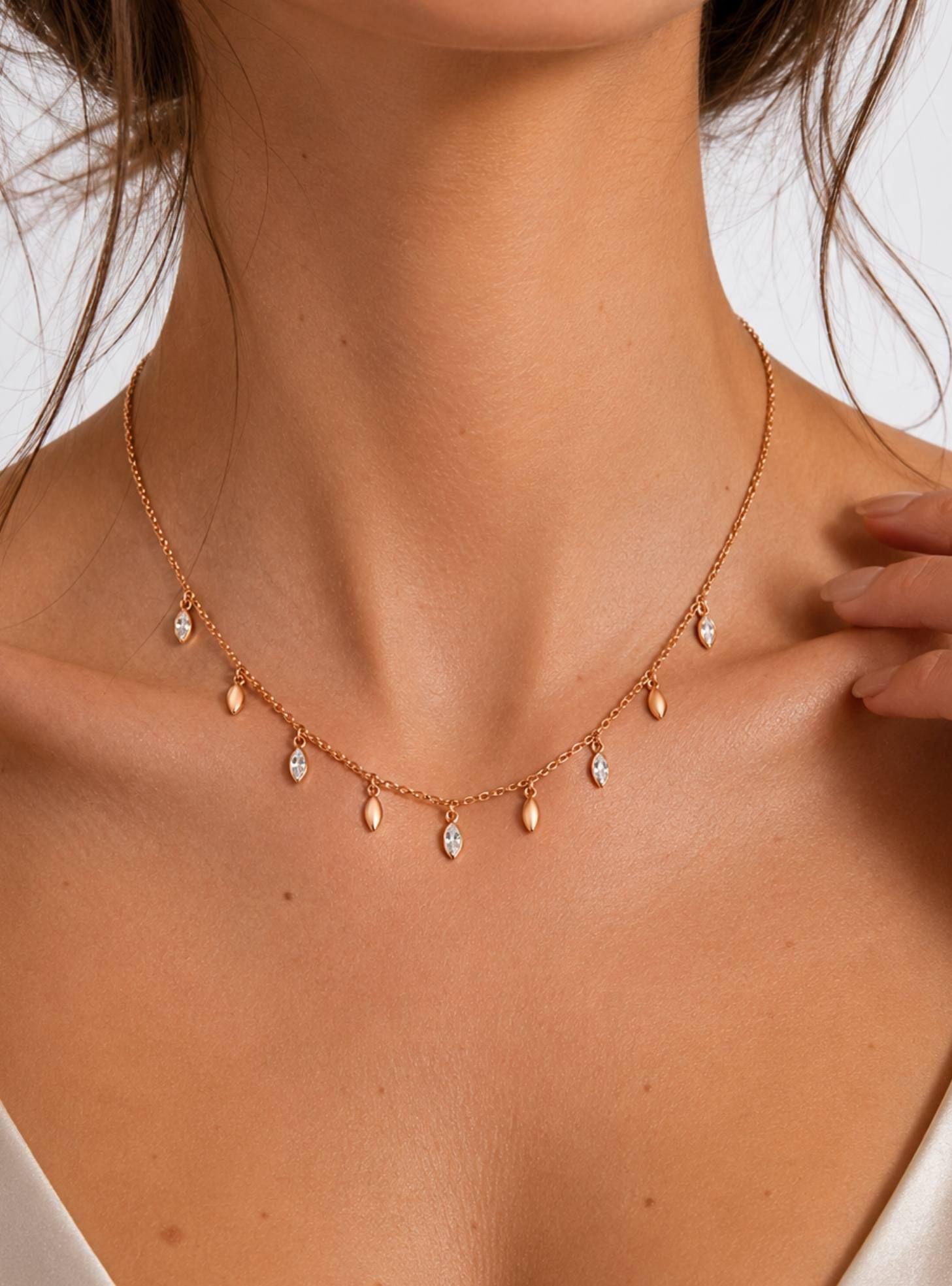 Collar Mayfly Layer en Oro Rosa con Cristales de Austria – Inspiración natural con un toque de magia-2