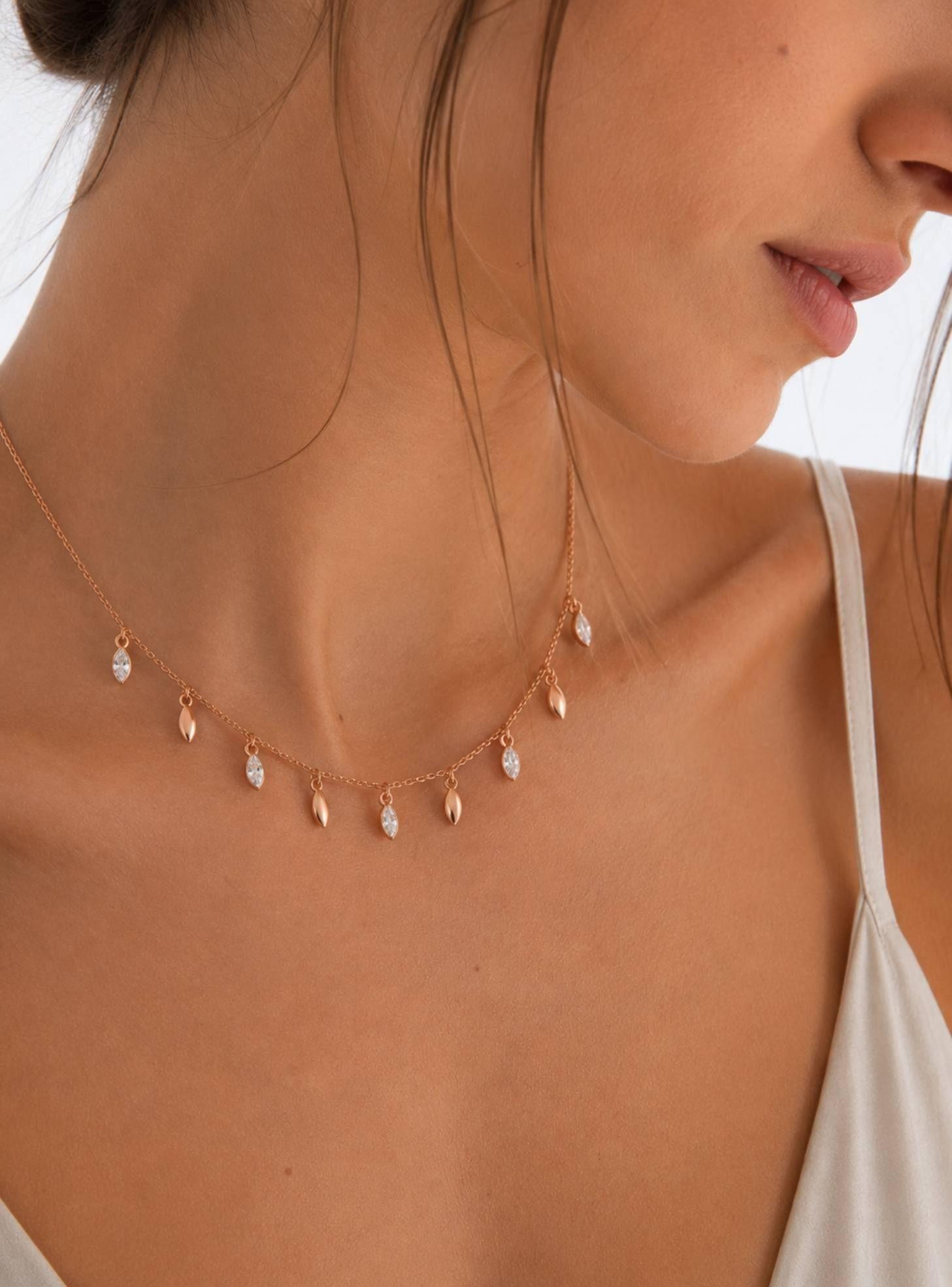 Collar Mayfly Layer en Oro Rosa con Cristales de Austria – Inspiración natural con un toque de magia-3